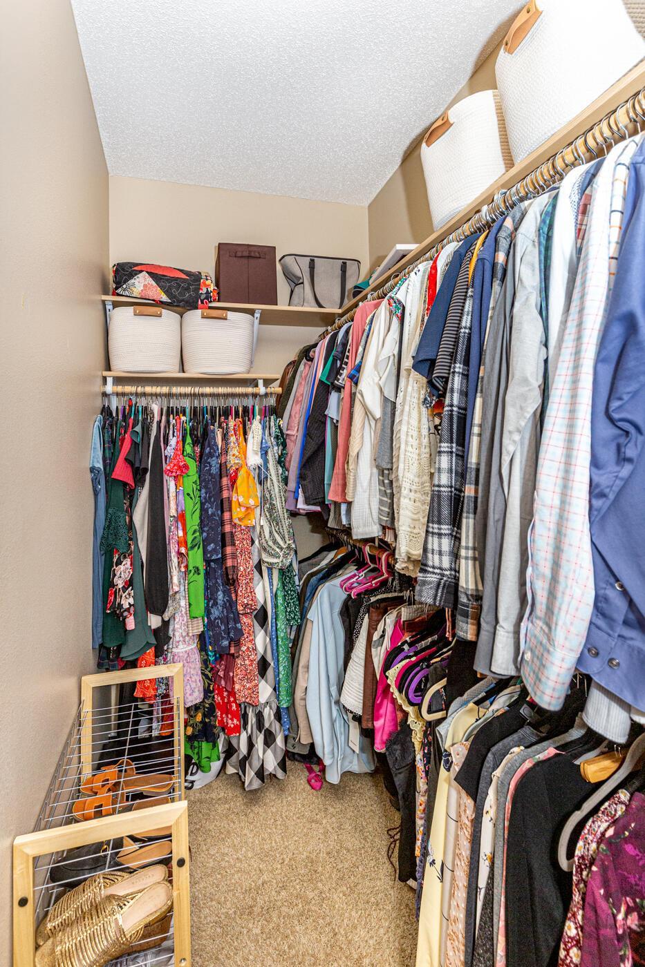 Walk-In-Closet