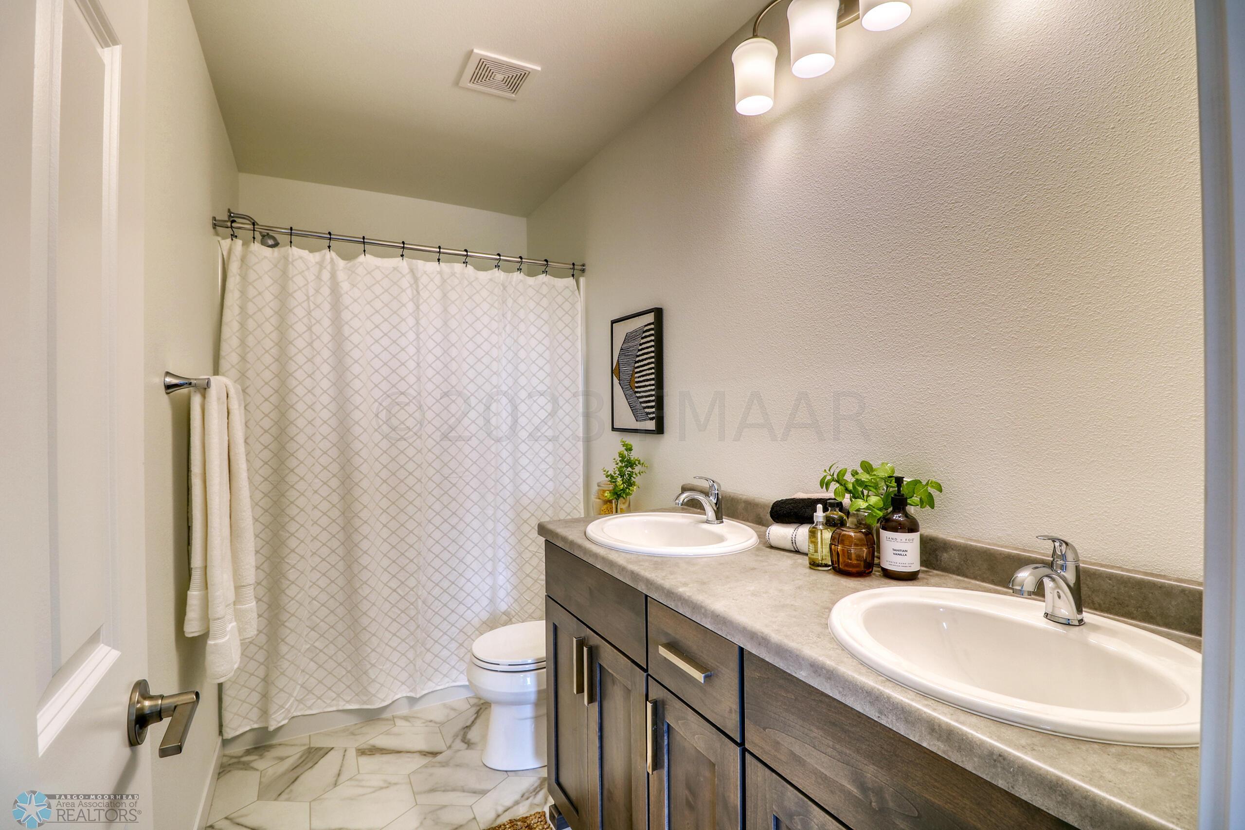 Master Bathroom1_1