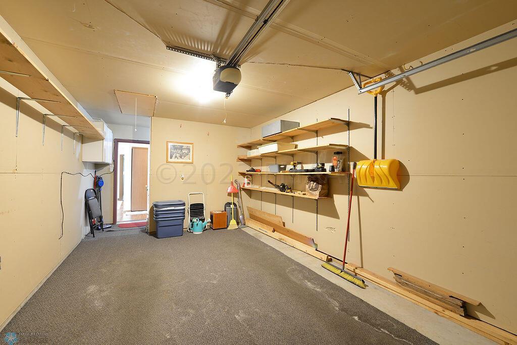 1 Stall Attached Garage