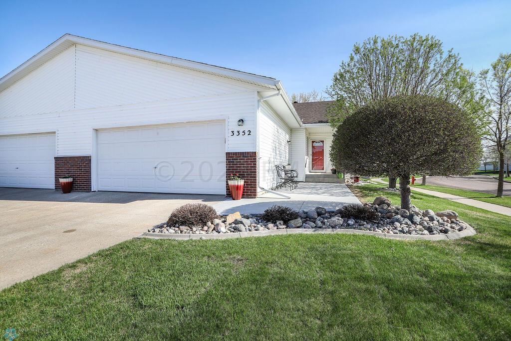 Beautiful Twinhome on Corner Lot