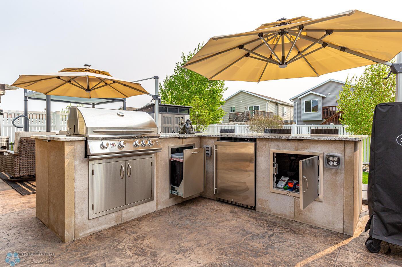 Outdoor Kitchen