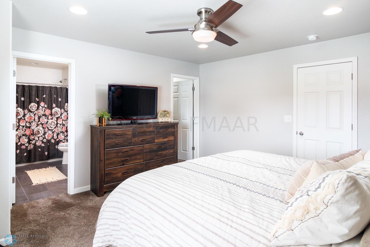 Master Bedroom - Upper