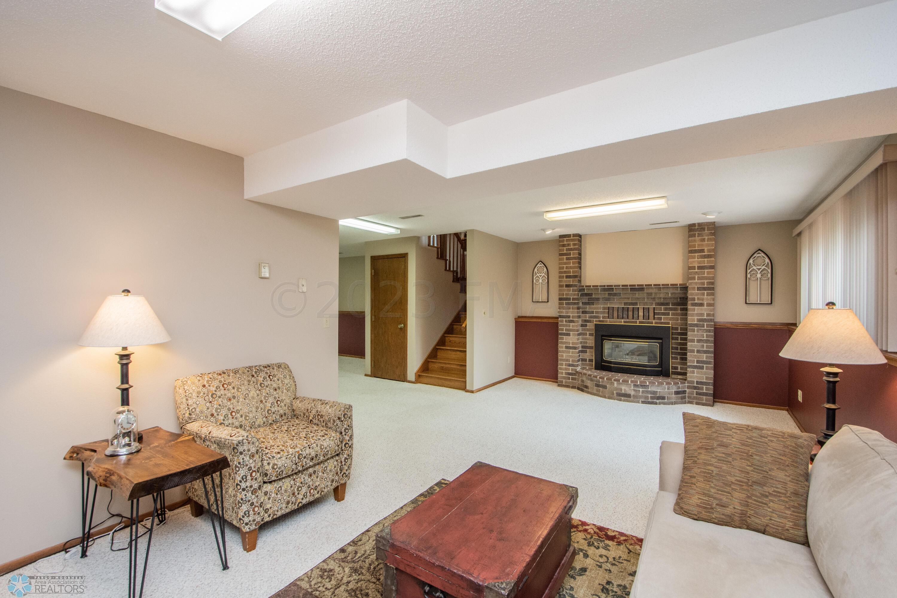 Family Room/Fireplace