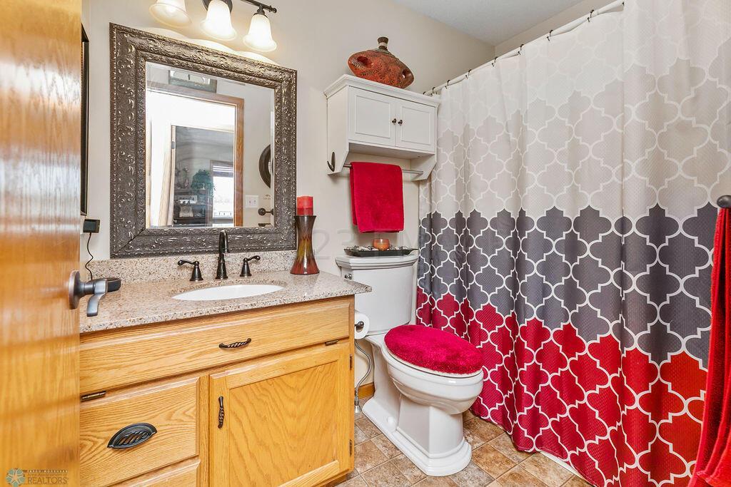 Full Guest Bath 1