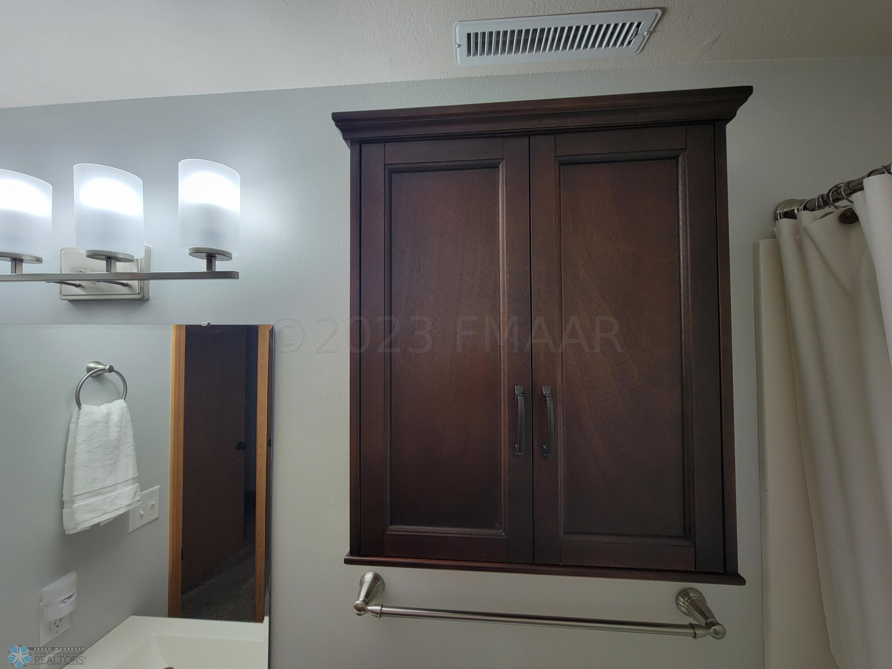 Bathroom cabinet
