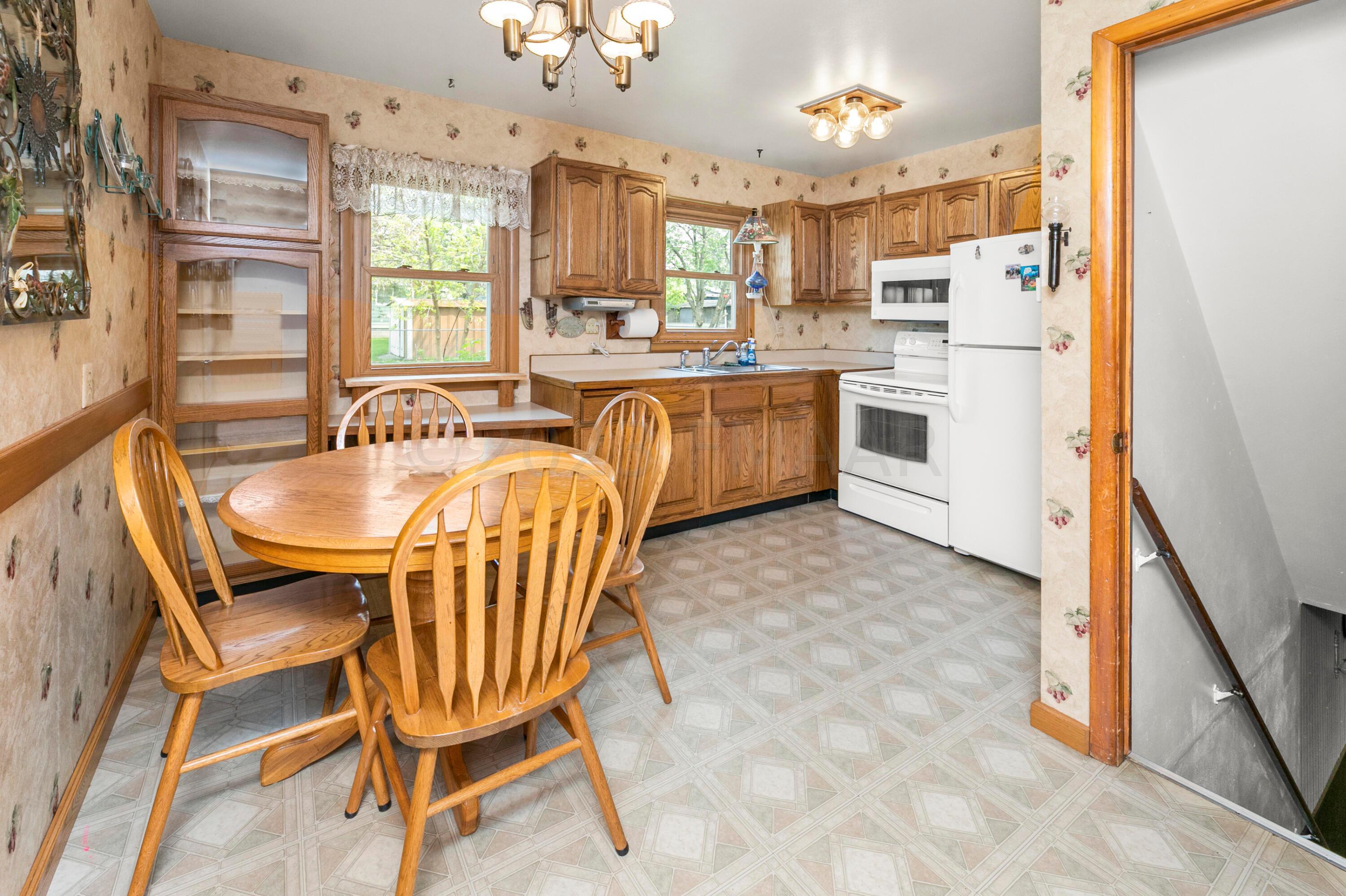 8 Kitchen & Dining-1