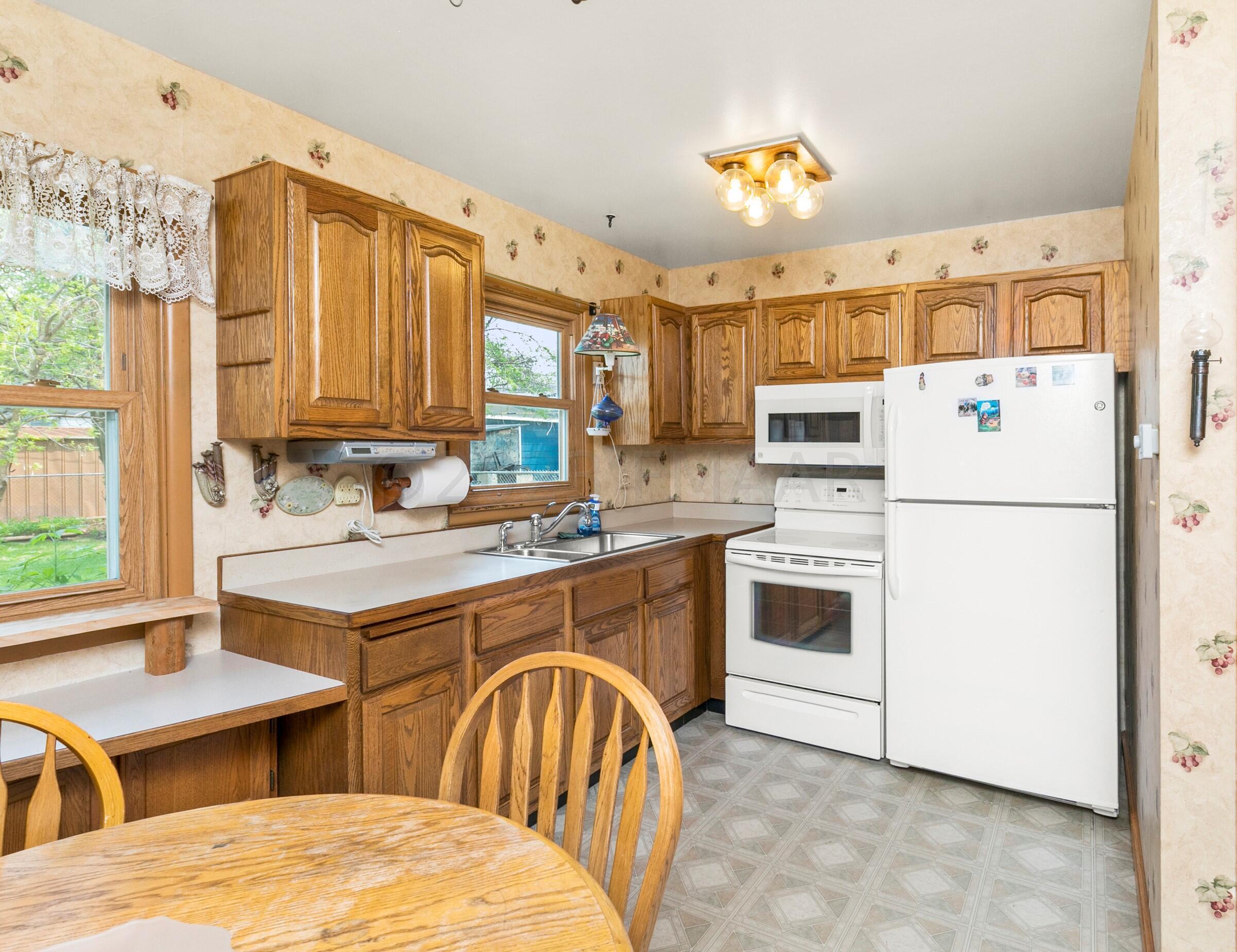 9 Kitchen & Dining-2