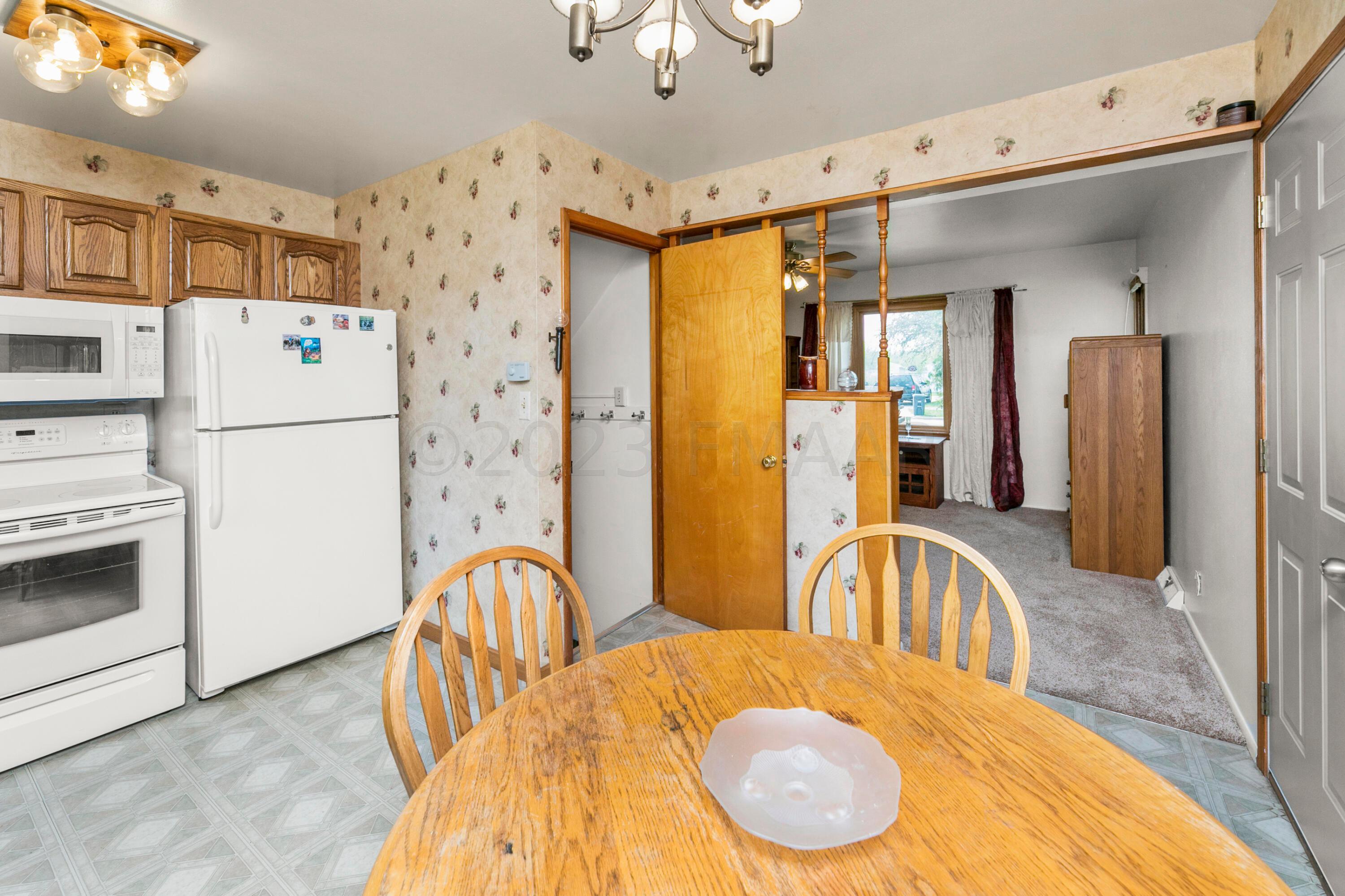 12 Kitchen & Dining-5