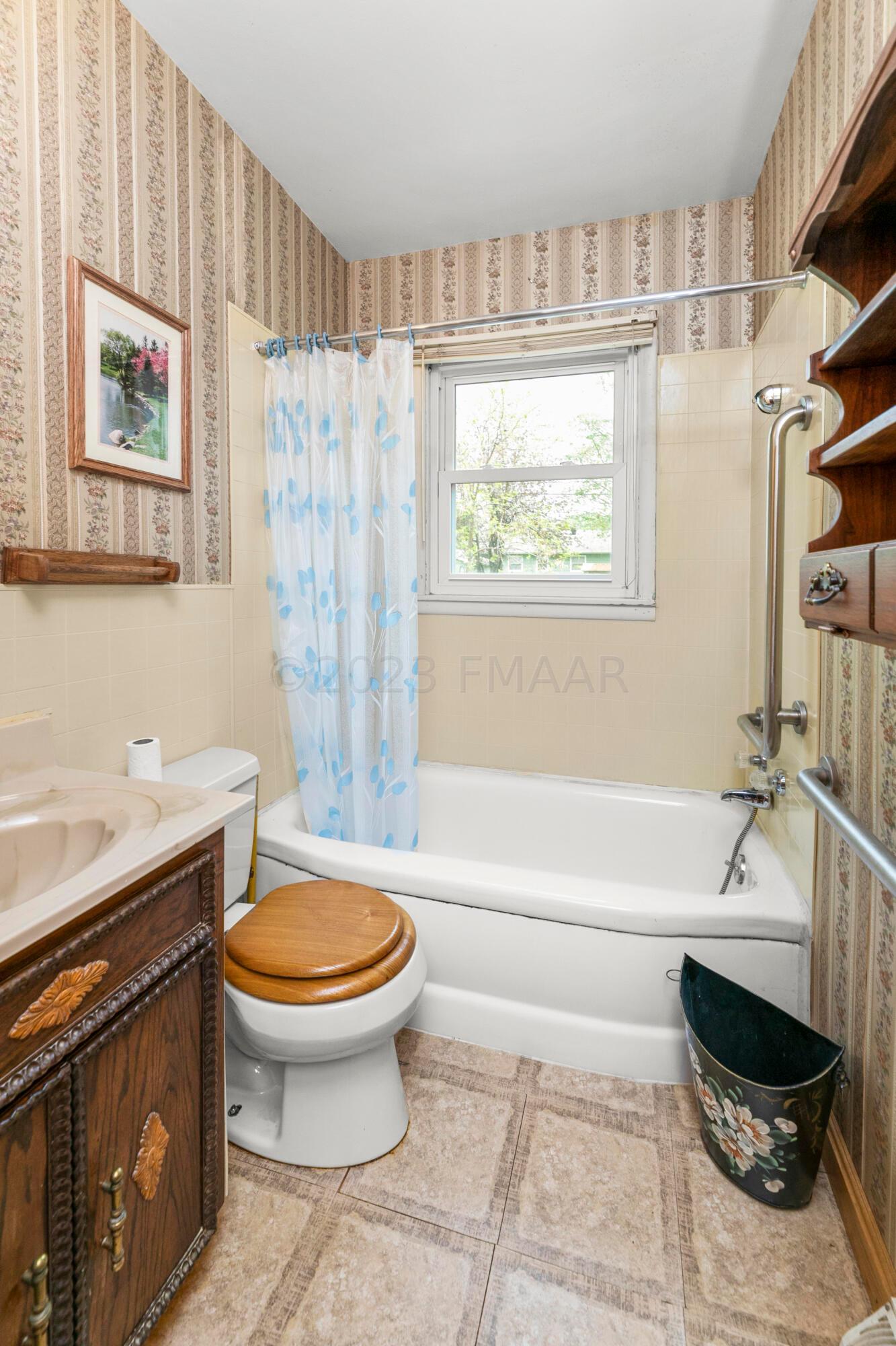 17 Bathroom-1