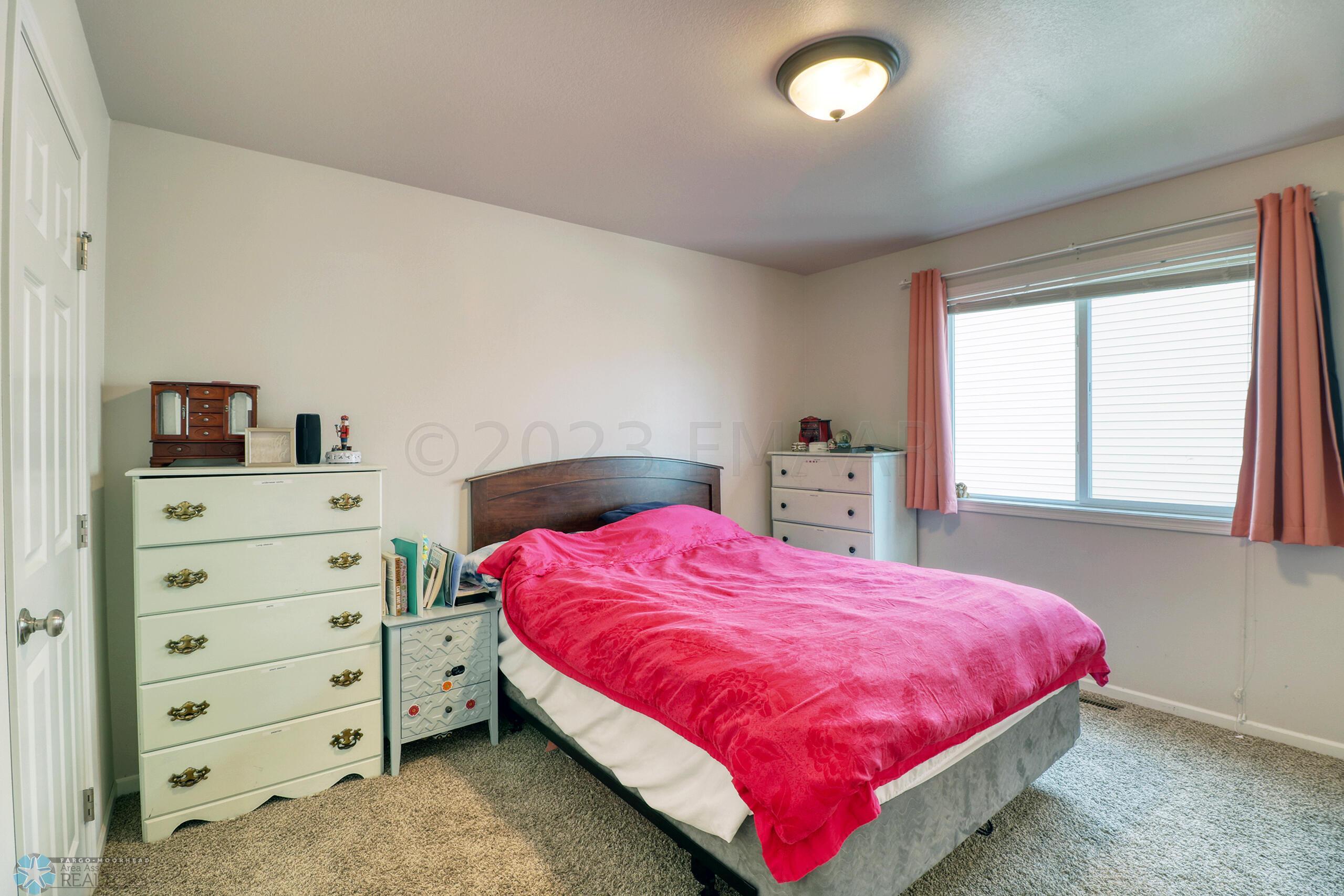 19 Bedroom1_1