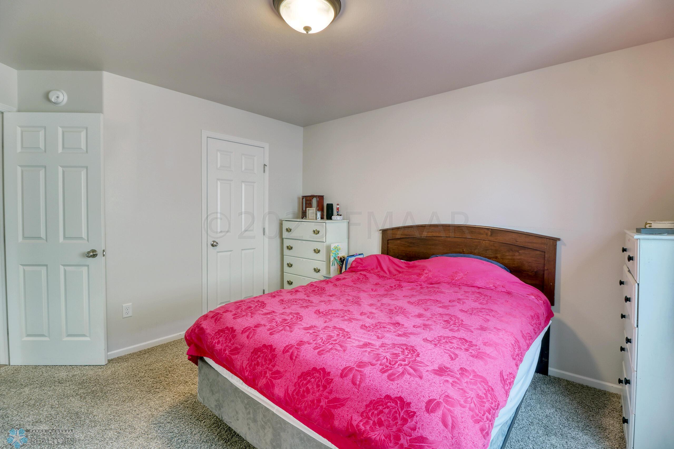 20 Bedroom1_2