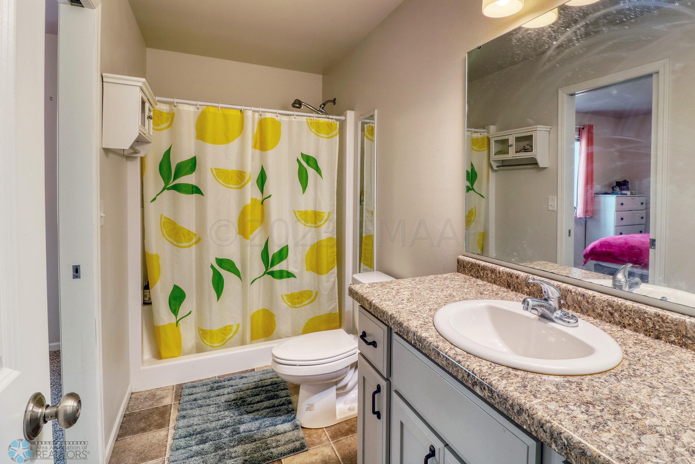 23 Bathroom1_1
