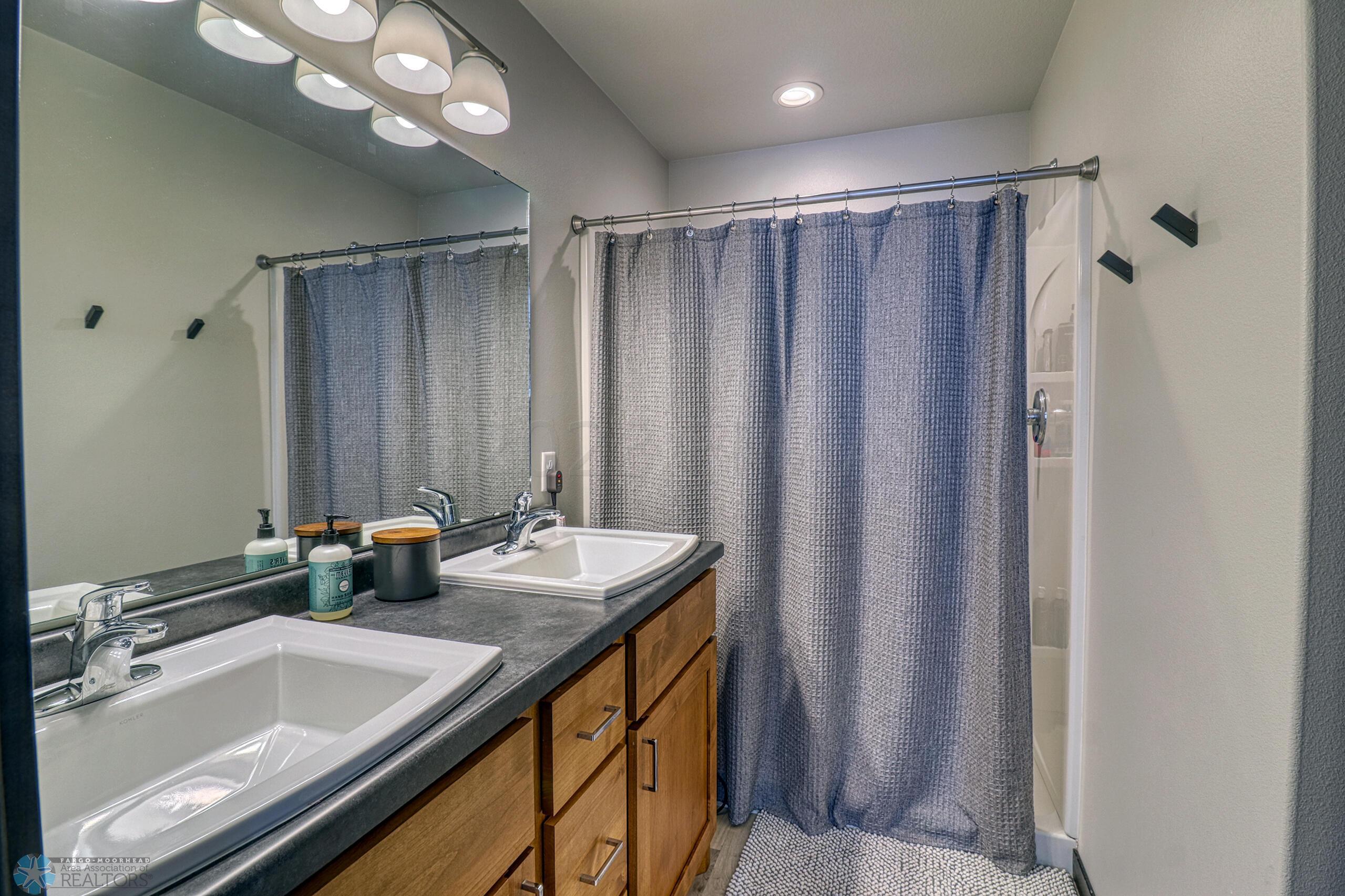 Master Bathroom1_1