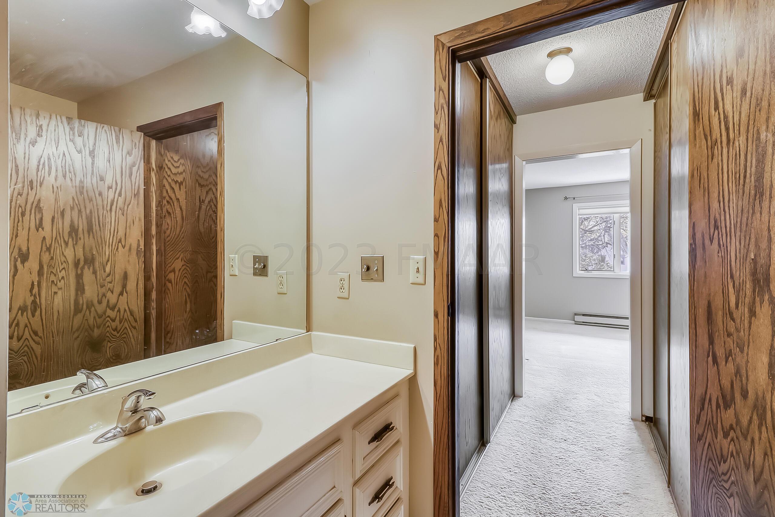 Master Bathroom1_2