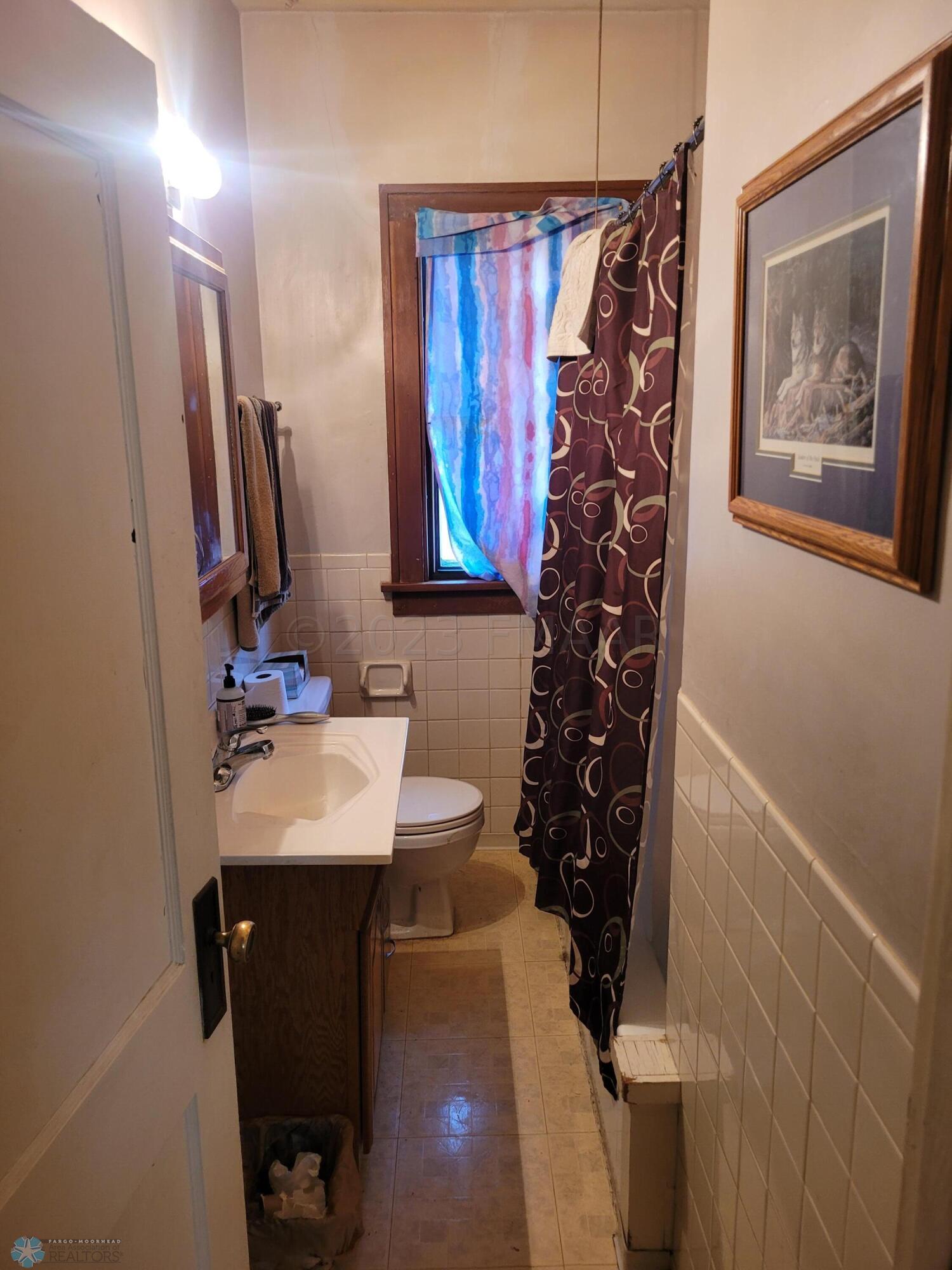 1439 bathroom1