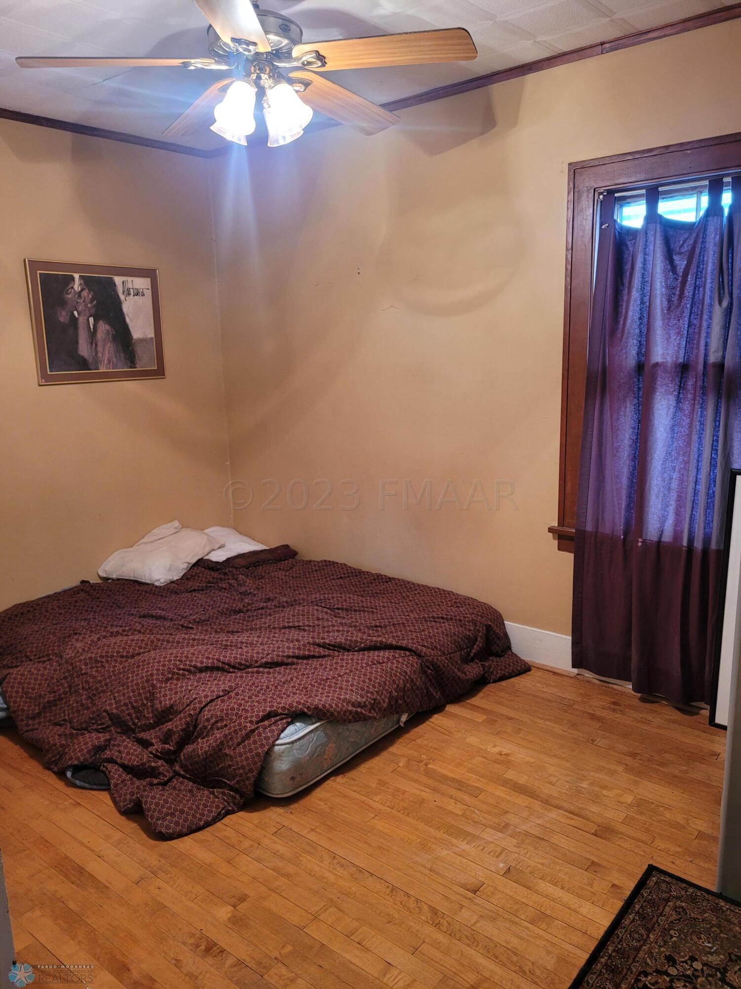 1439 bedroom2