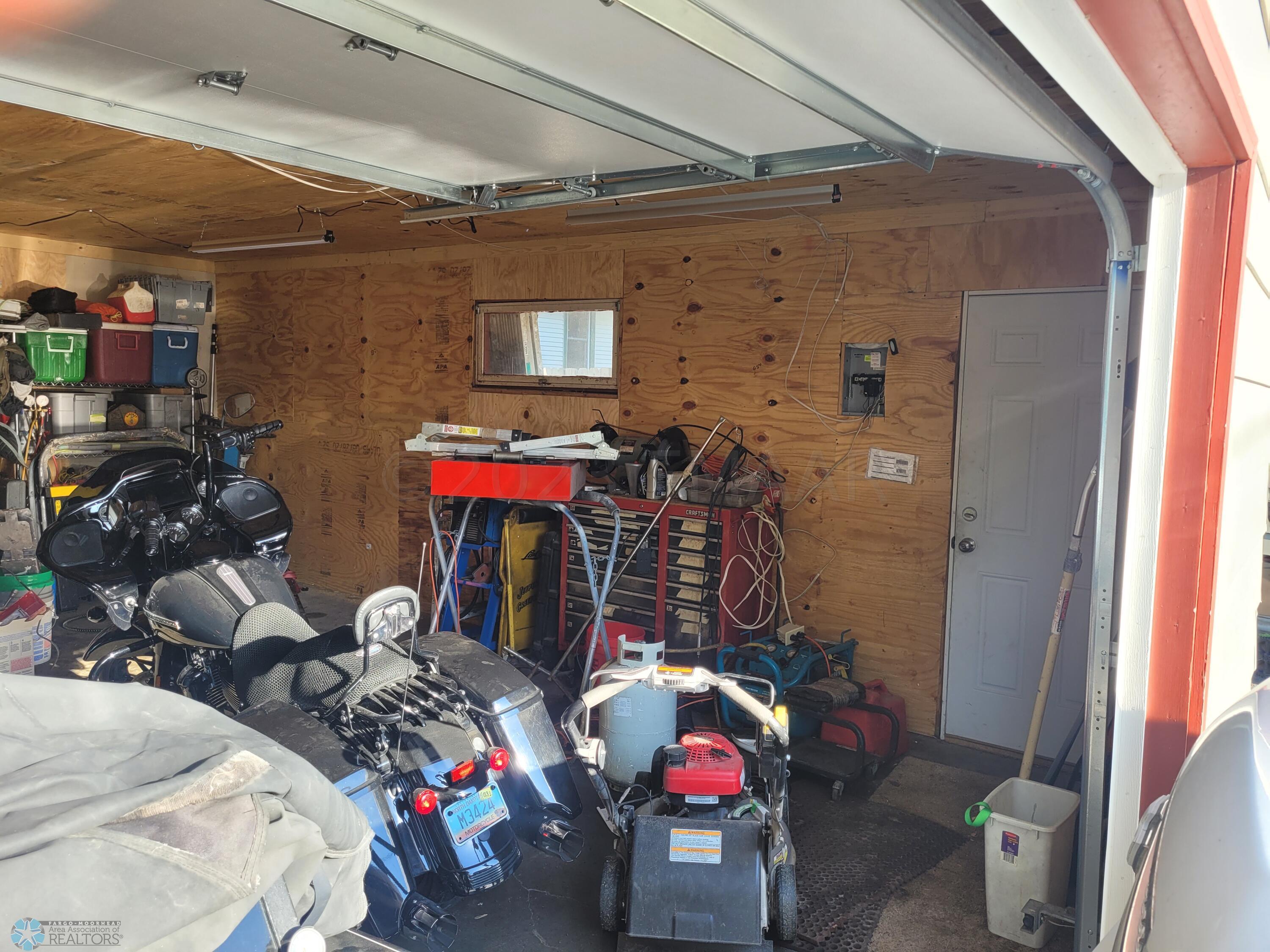 1439 garage