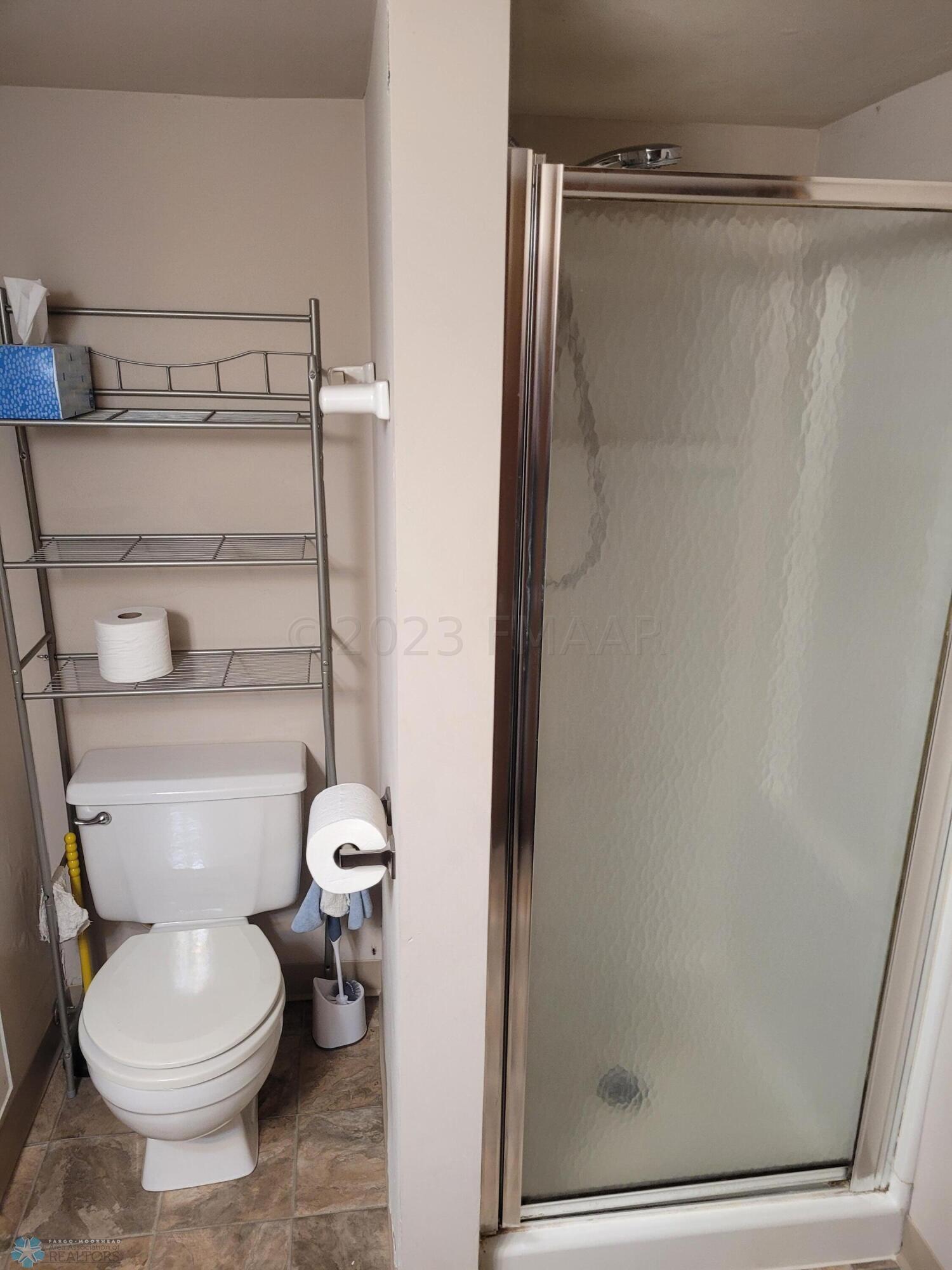 1439 bathroom2 1