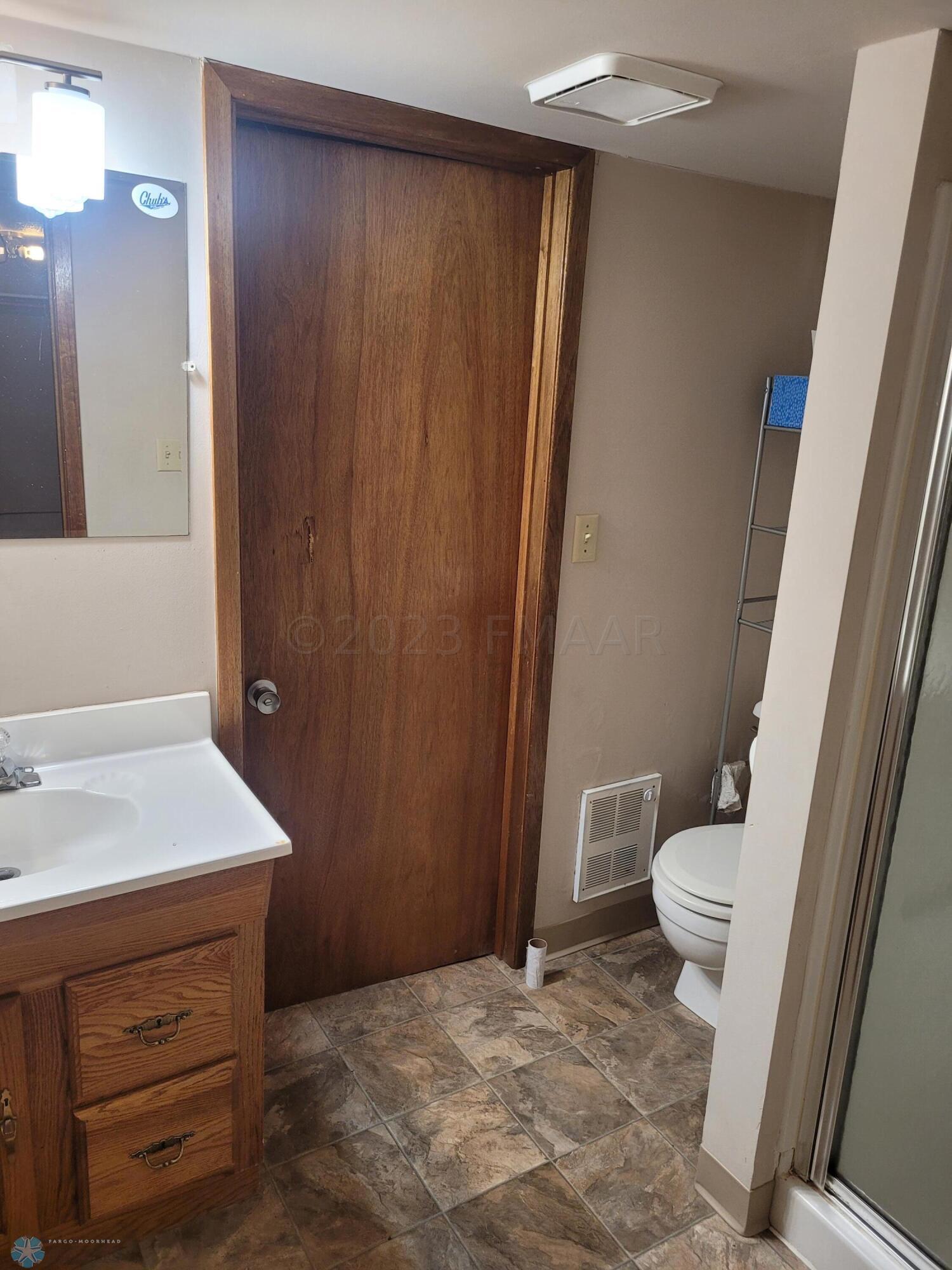 1439bathroom 2 2