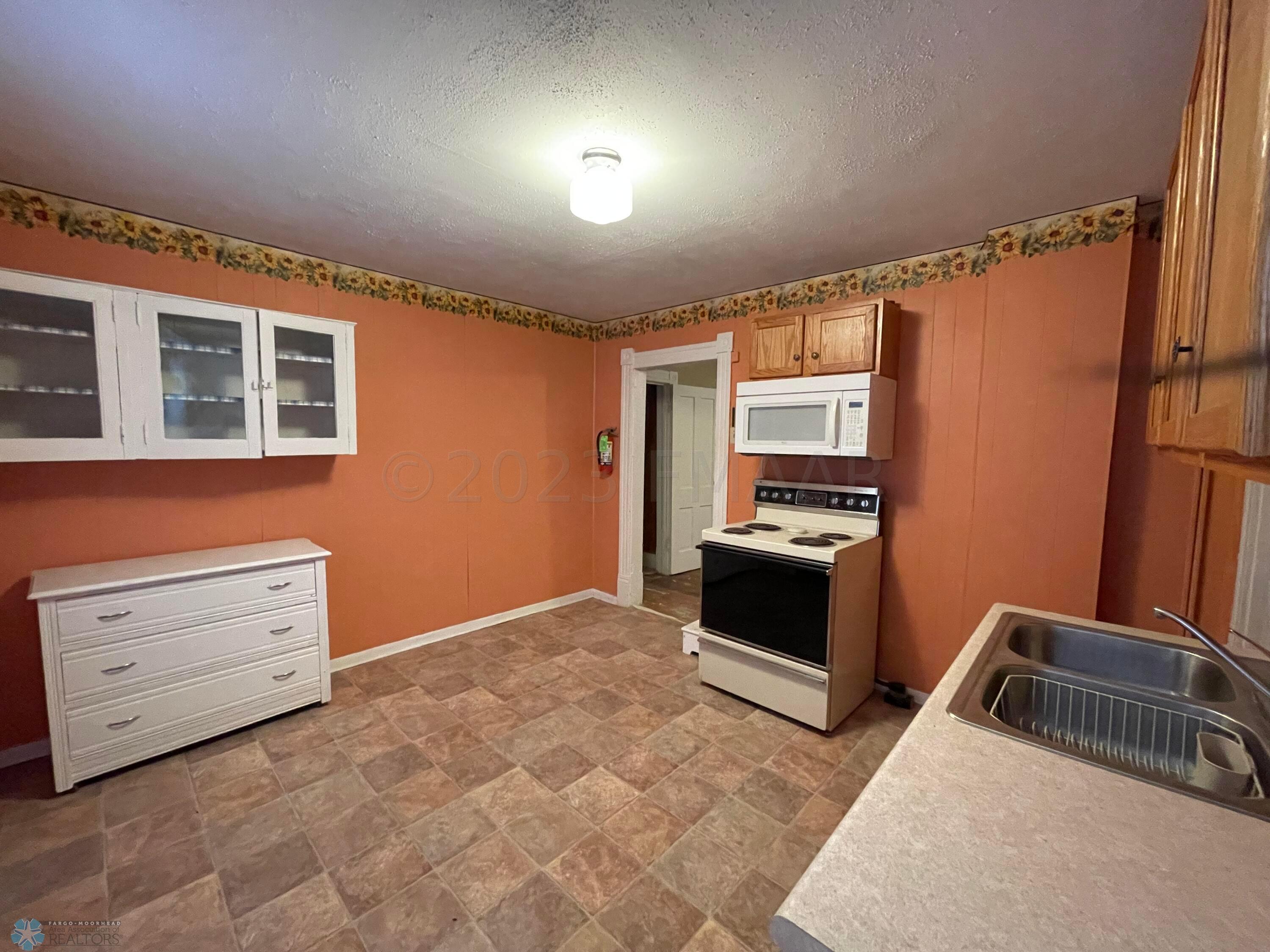 706 APARTMENT