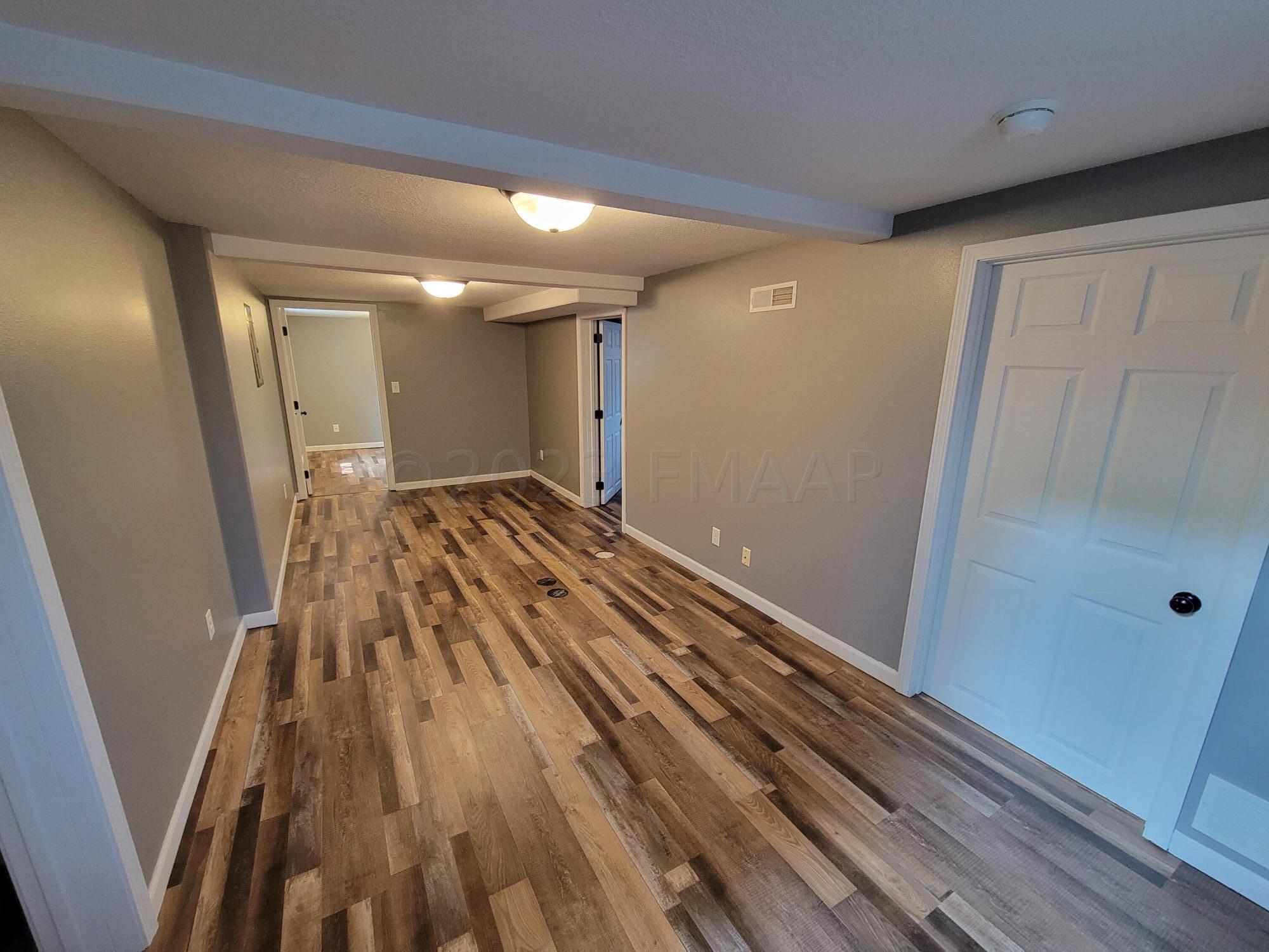 Family room 1-1