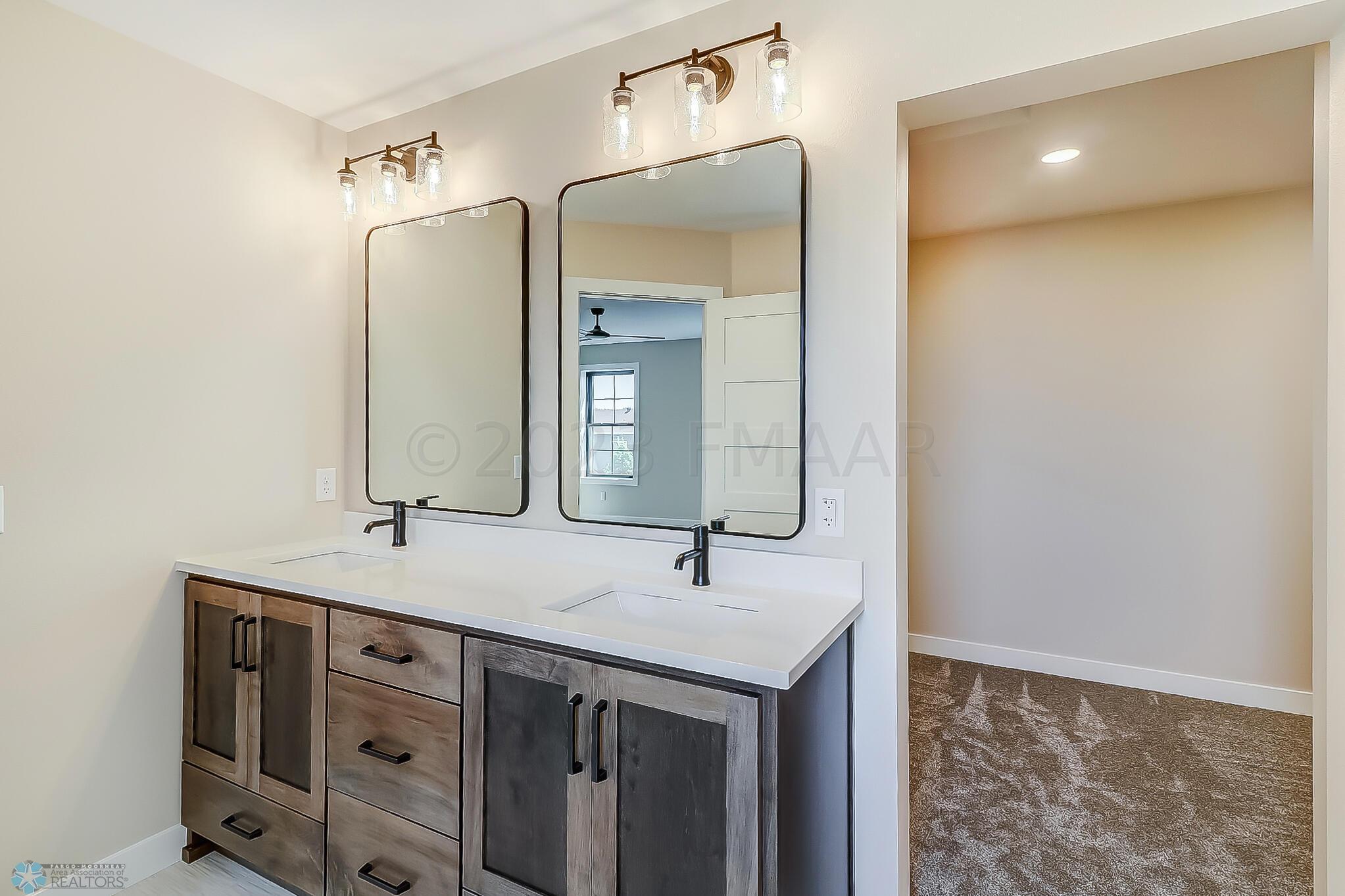 Master Bathroom1_2
