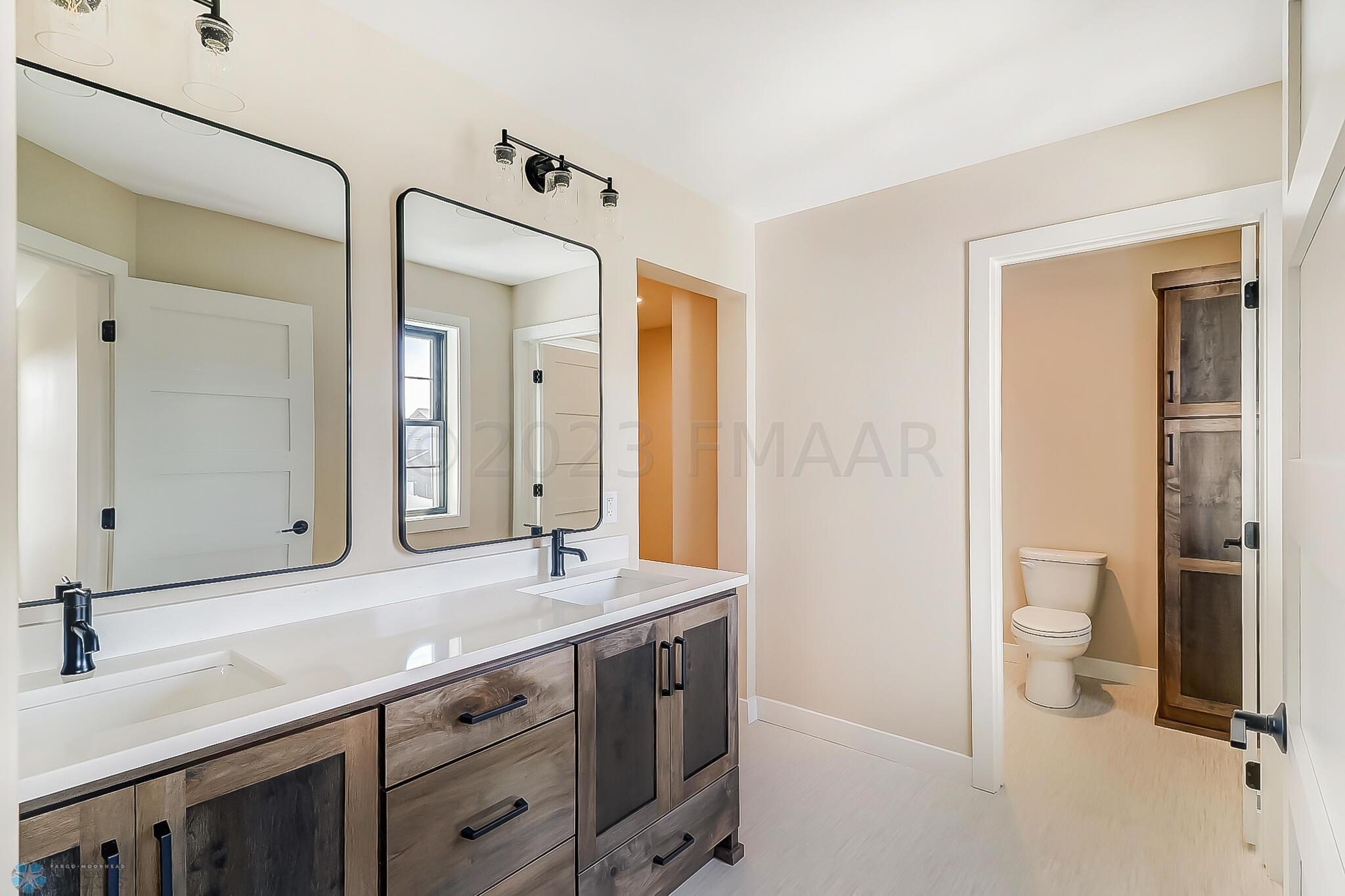 Master Bathroom1_0