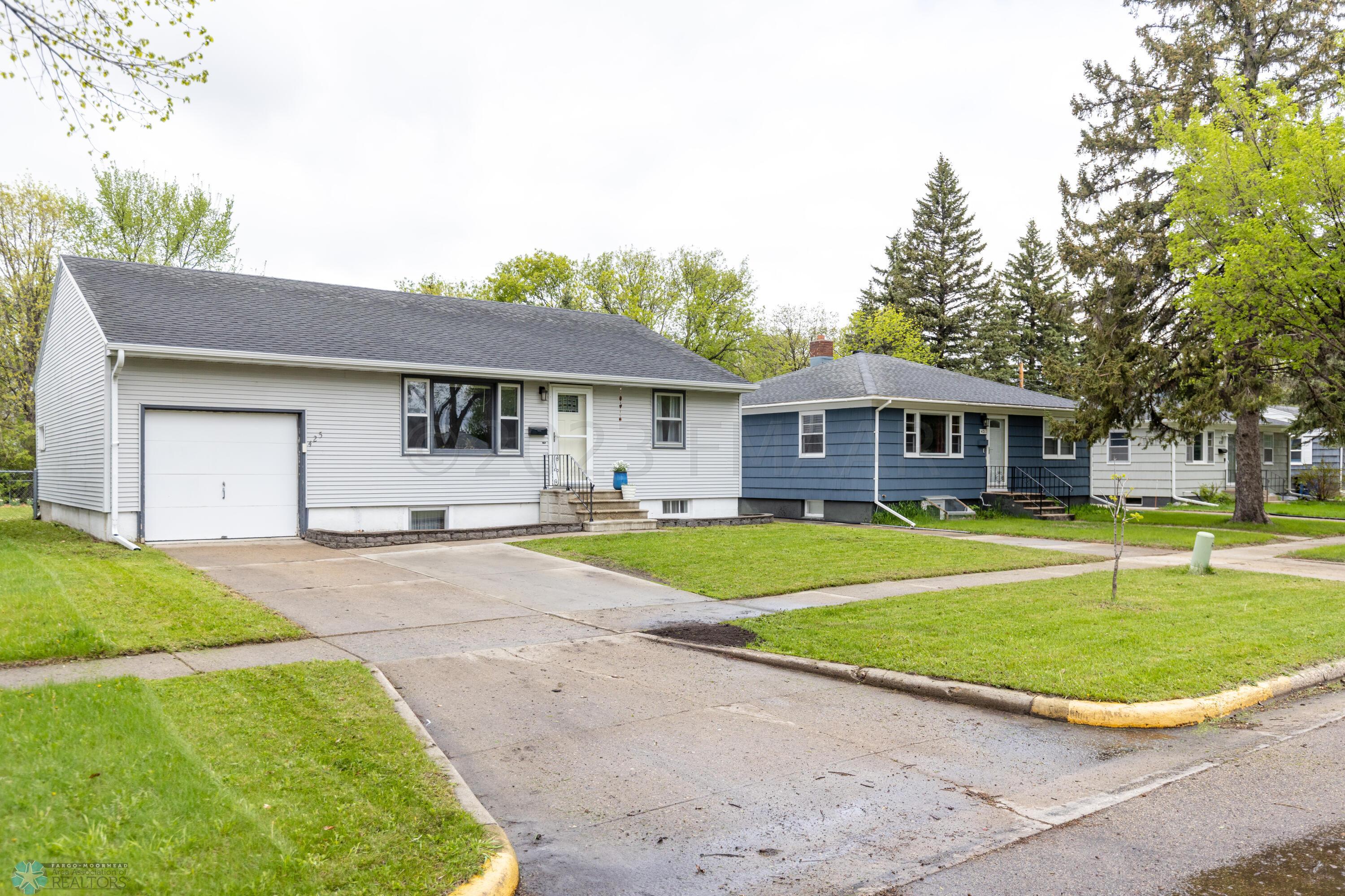 425 18th St S Moorhead