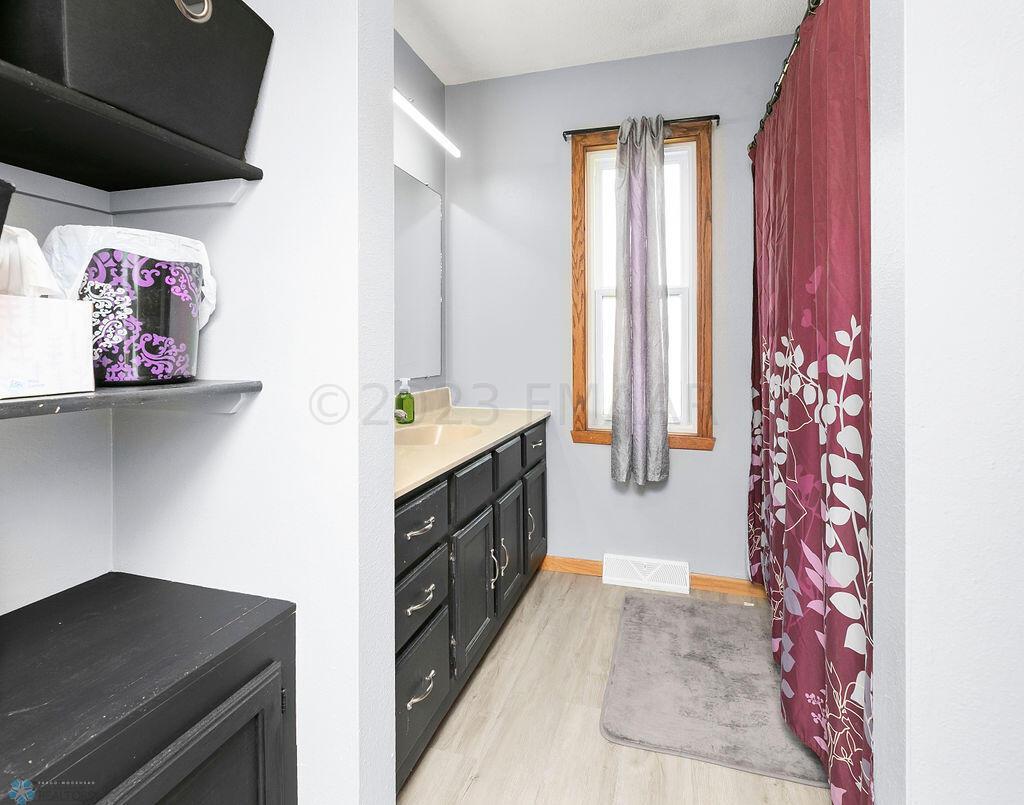 Full Bathroom, View 2