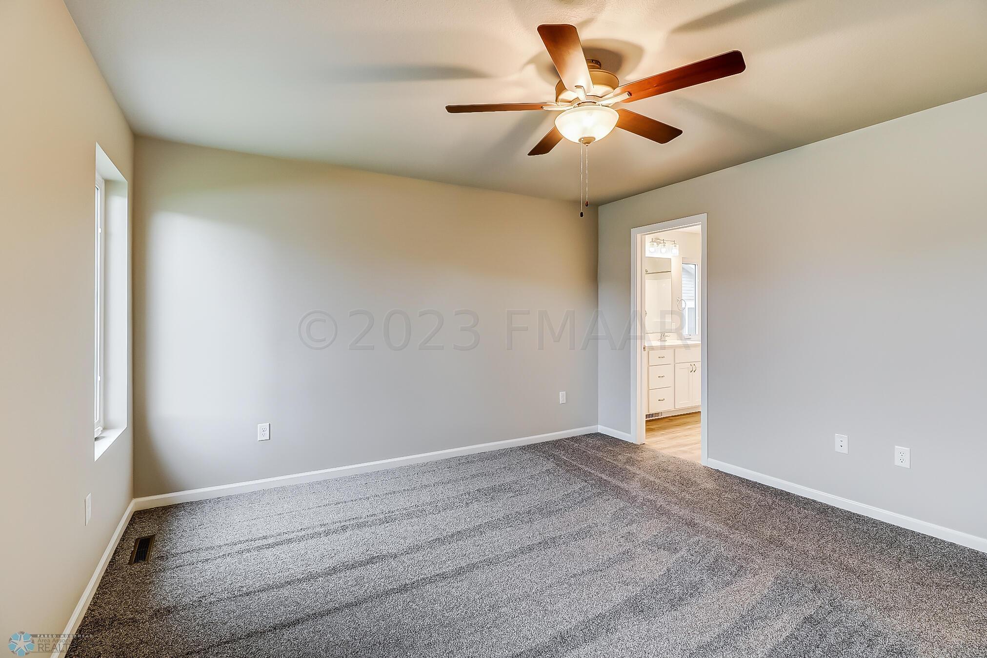 Primary Bedroom1_3