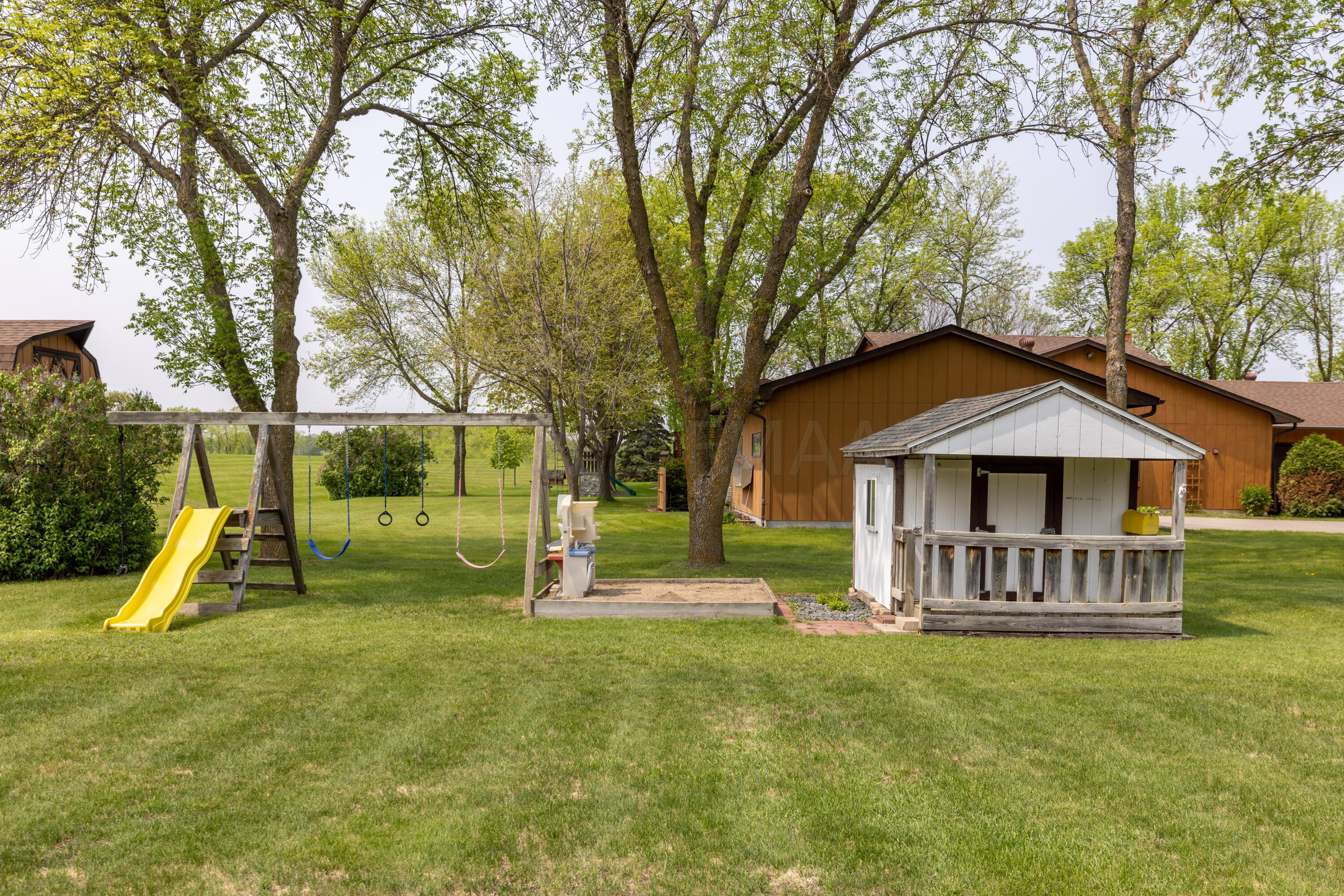 813 62nd-36