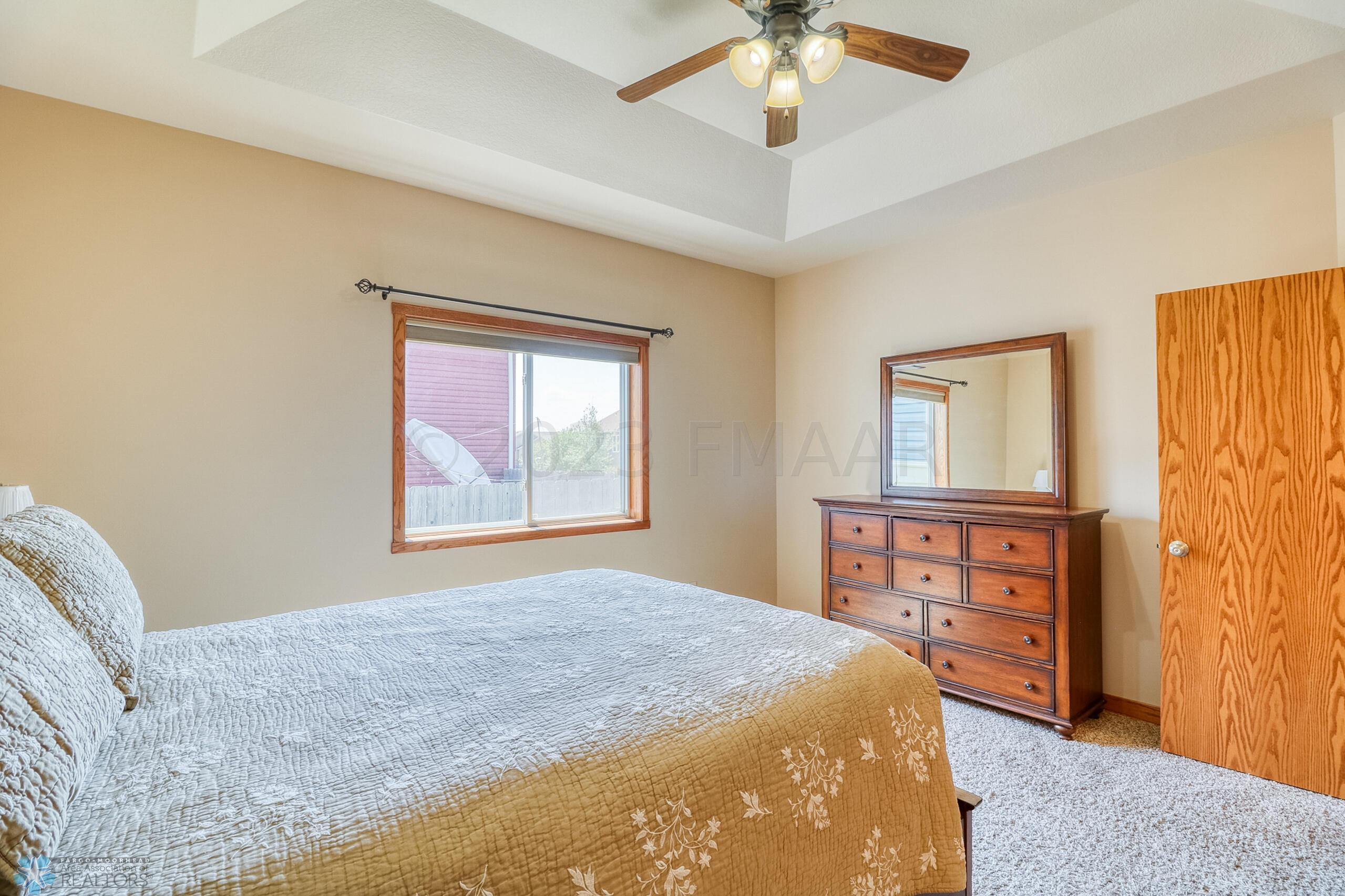 Primary Bedroom1_3