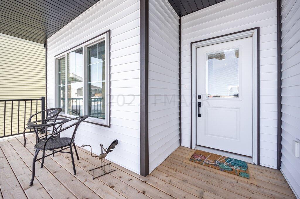 6021-Front Porch