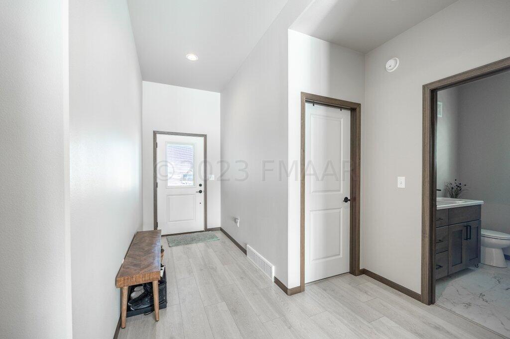 6021-Front Entry Hall