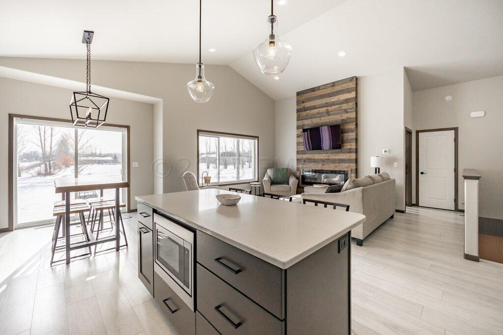 6021-Kitchen:Living Area