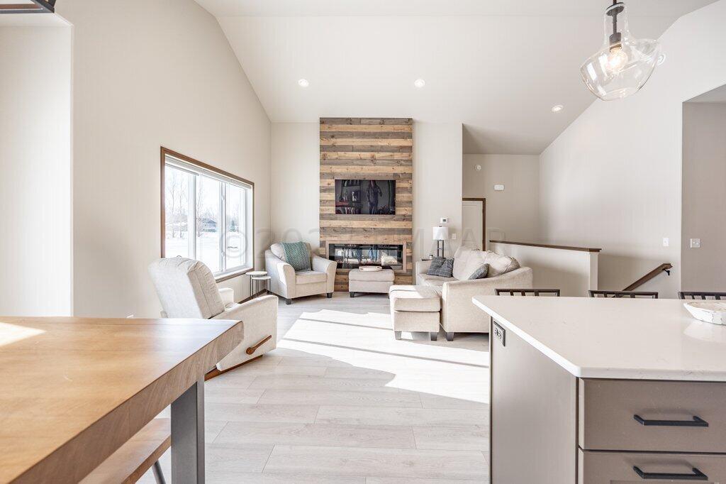 6021-Living Area:Fireplace