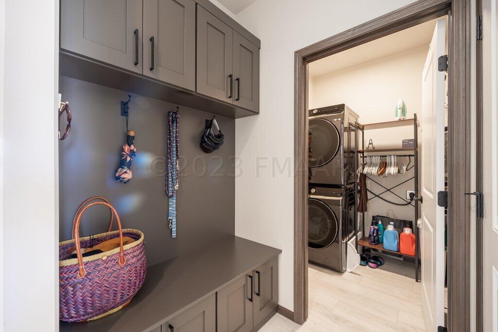 6021-Mud Room:Laundry
