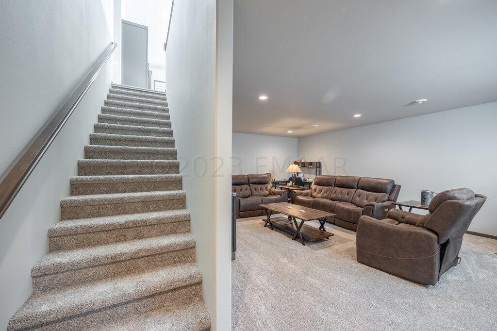 6021-Stairs:Basement Family Room