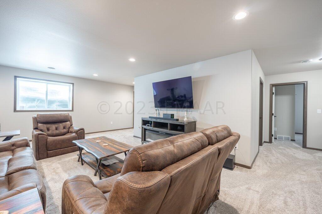 6021-Basement Family Room: Bedroom Hall