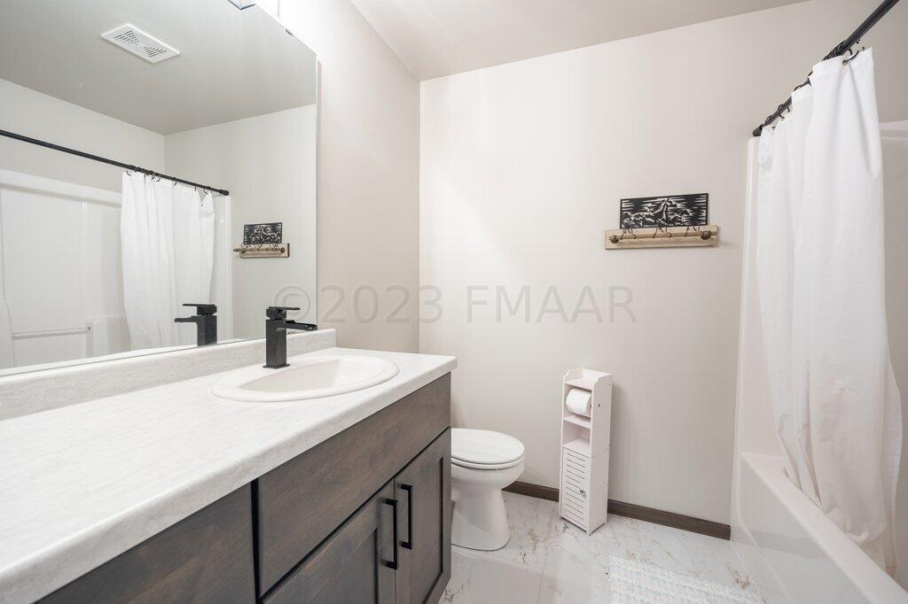 6021-Basement Full Bath