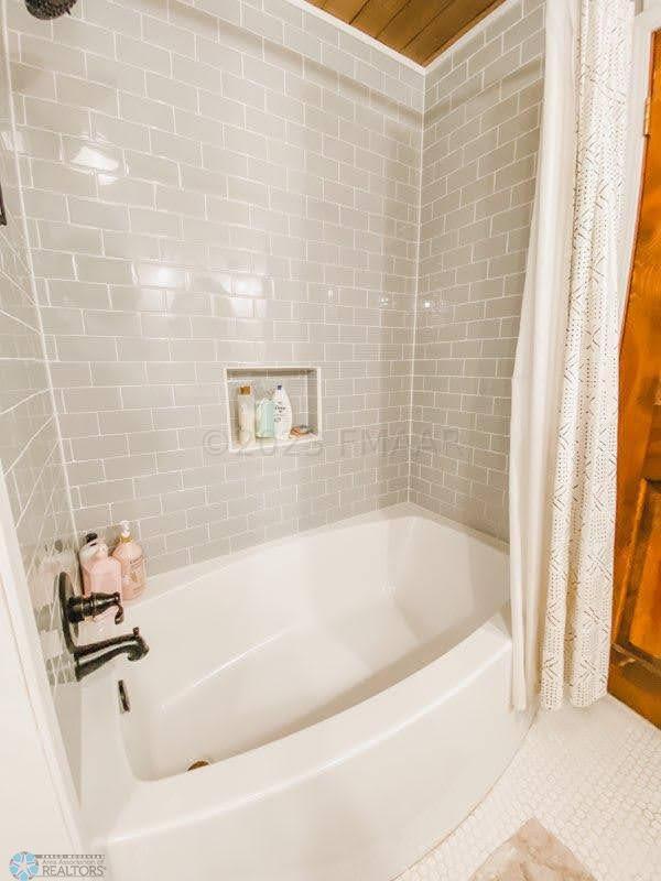 2nd Flr bath