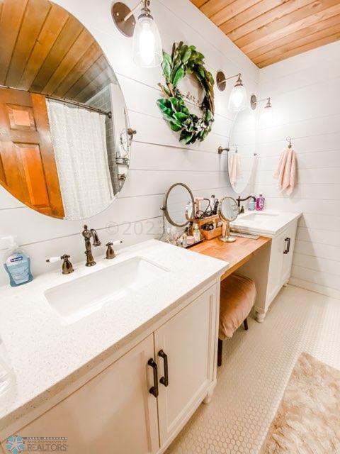 2nd Floor Bath