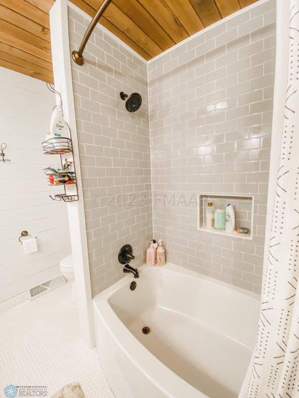 2nd Floor Bath