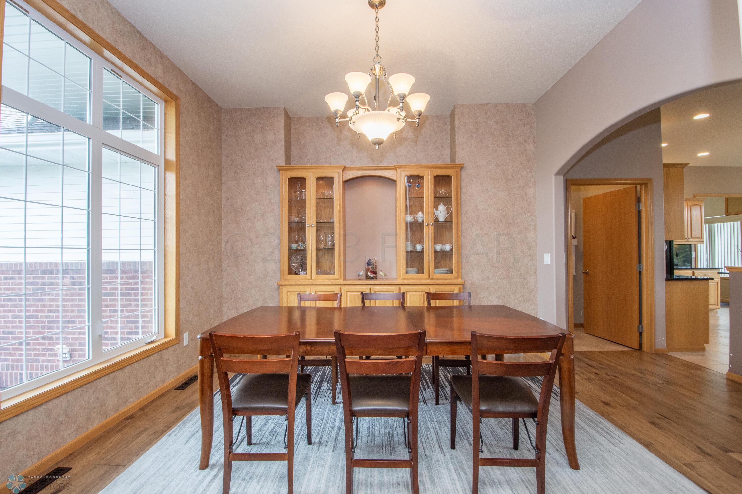 FORMAL DINING