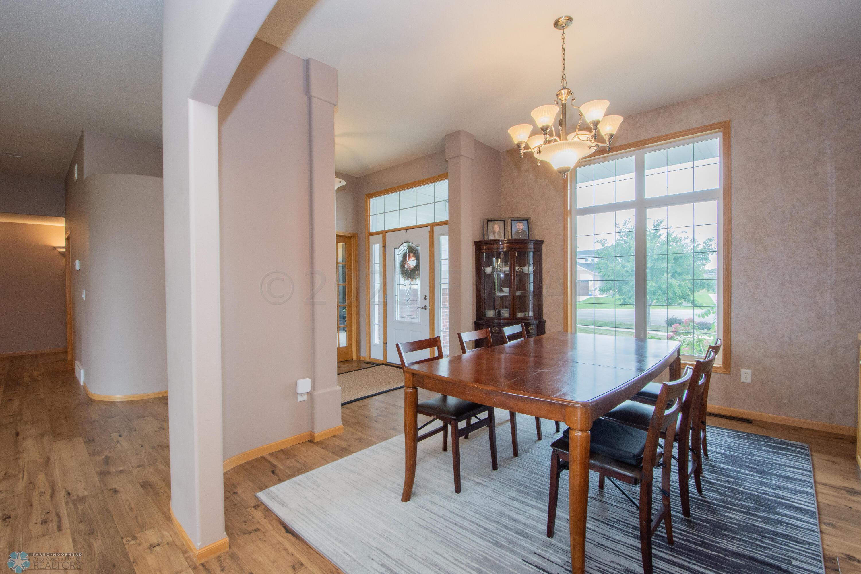 FORMAL DINING