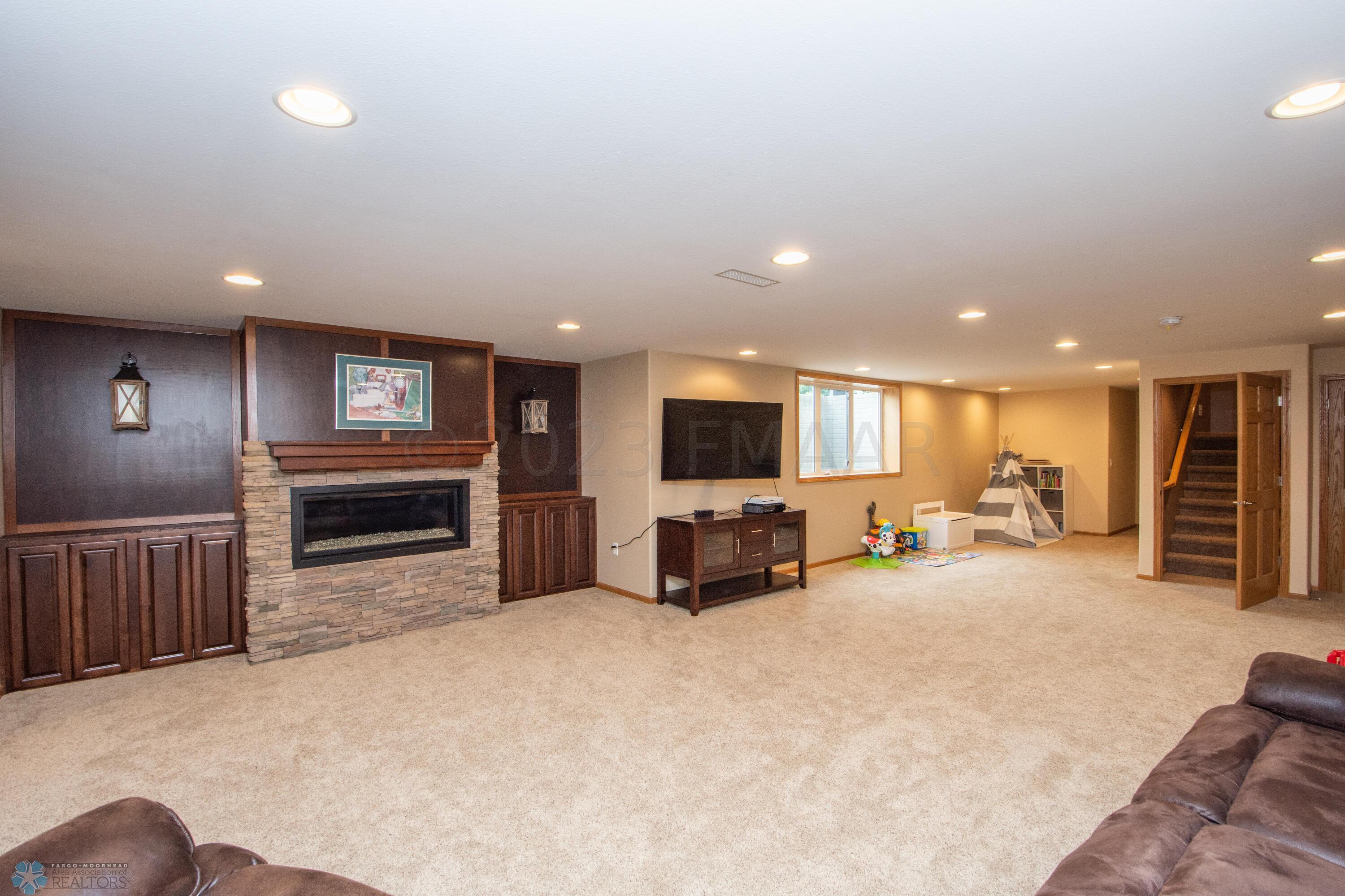 BASEMENT FAMILY ROOM