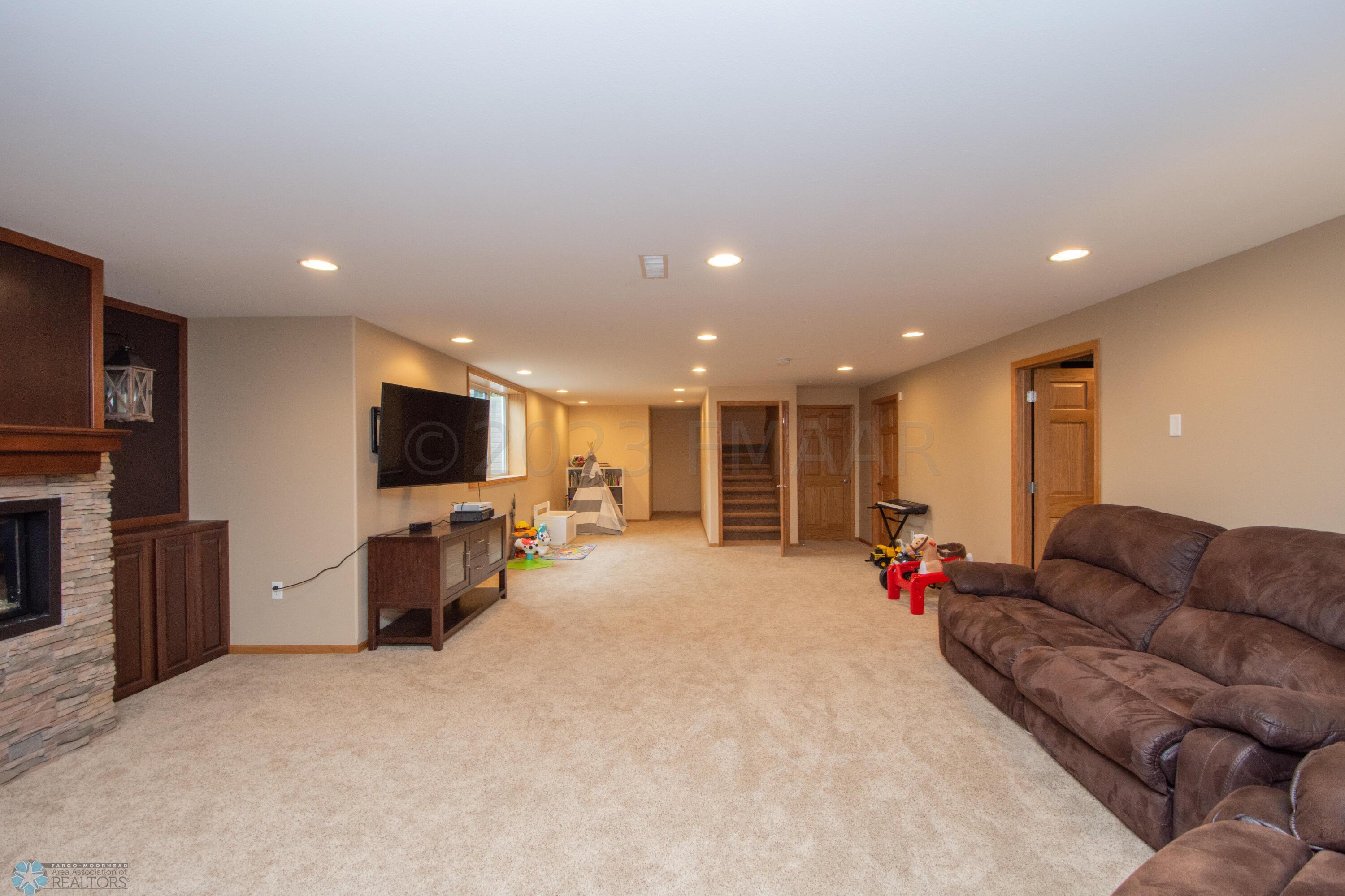 BASEMENT FAMILY ROOM