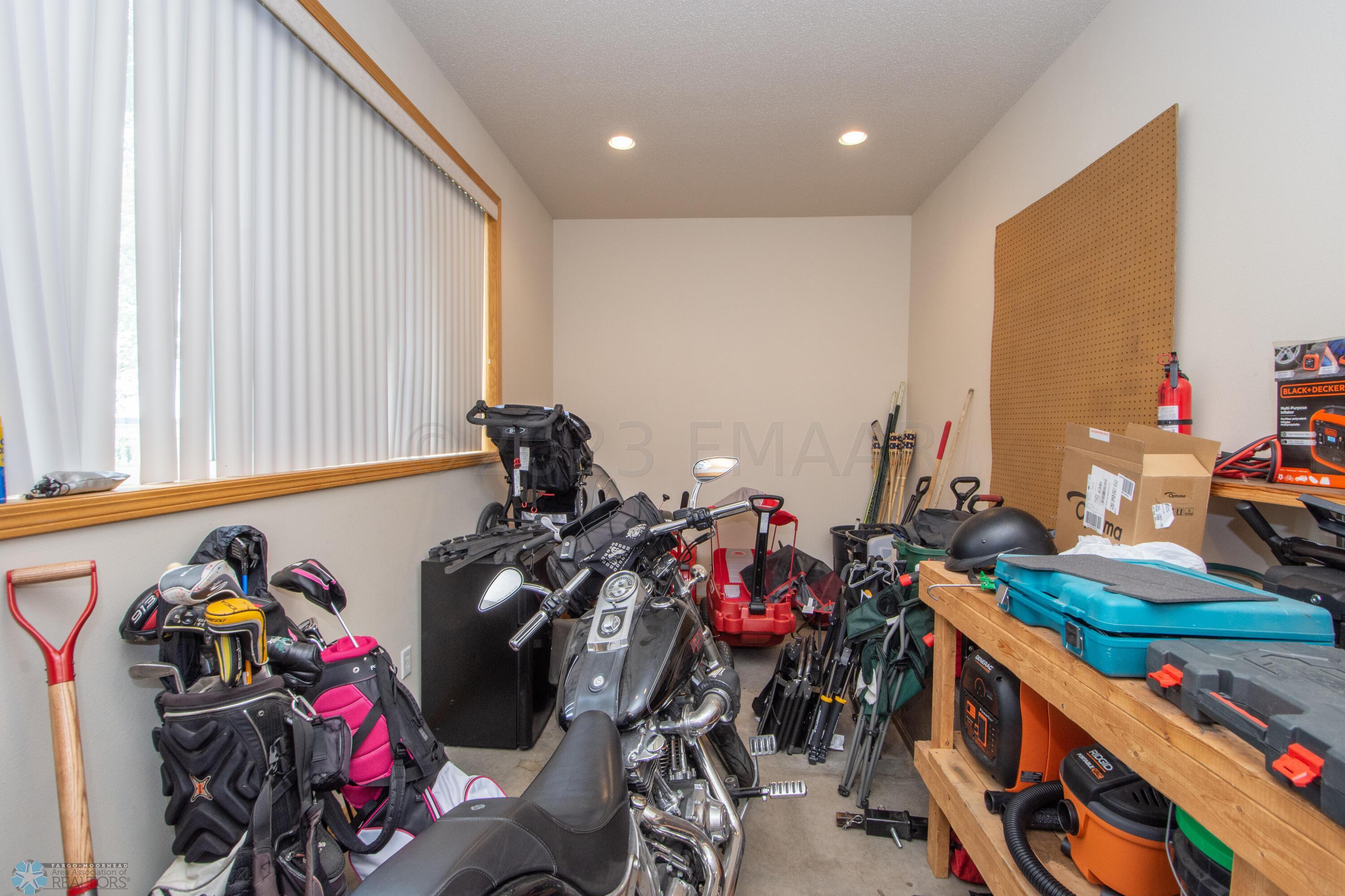 GARAGE SHOP