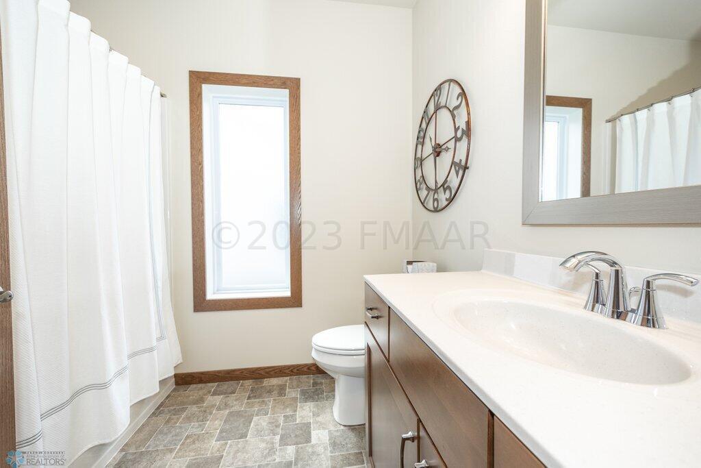 419 38th Ave E, West Fargo