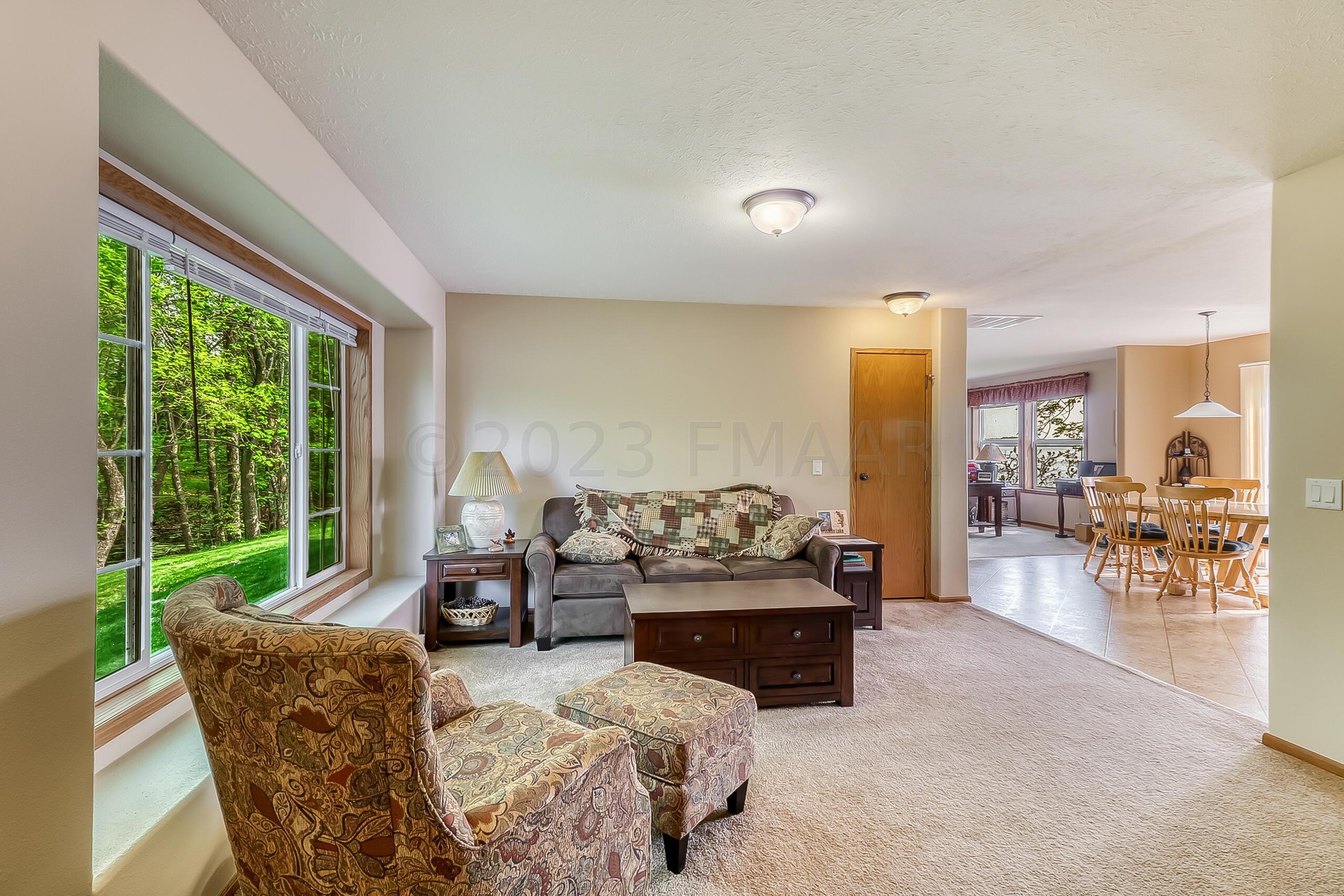 Familyroom1_1